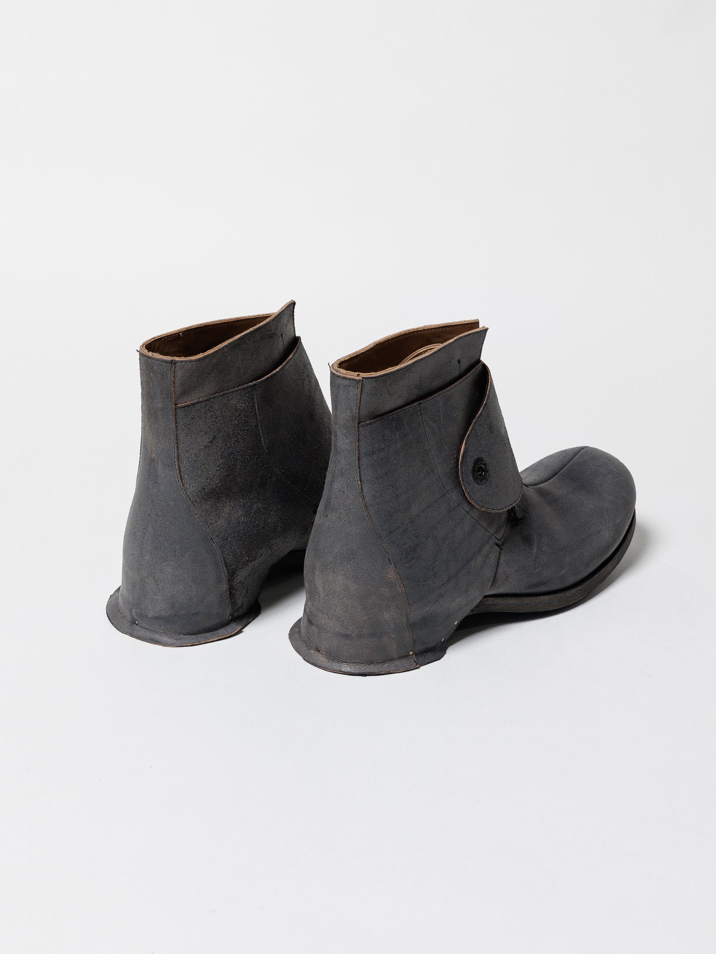 
                  
                    [ISO] camel leather boots
                  
                
