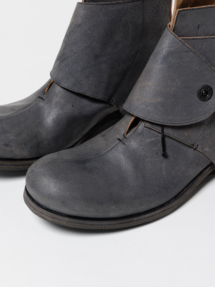 
                  
                    [ISO] camel leather boots
                  
                