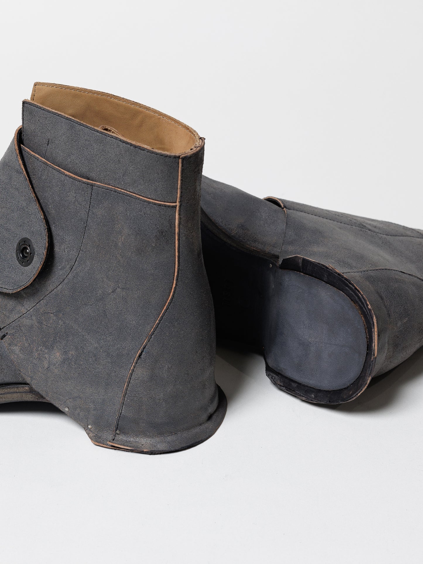 
                  
                    [ISO] camel leather boots
                  
                