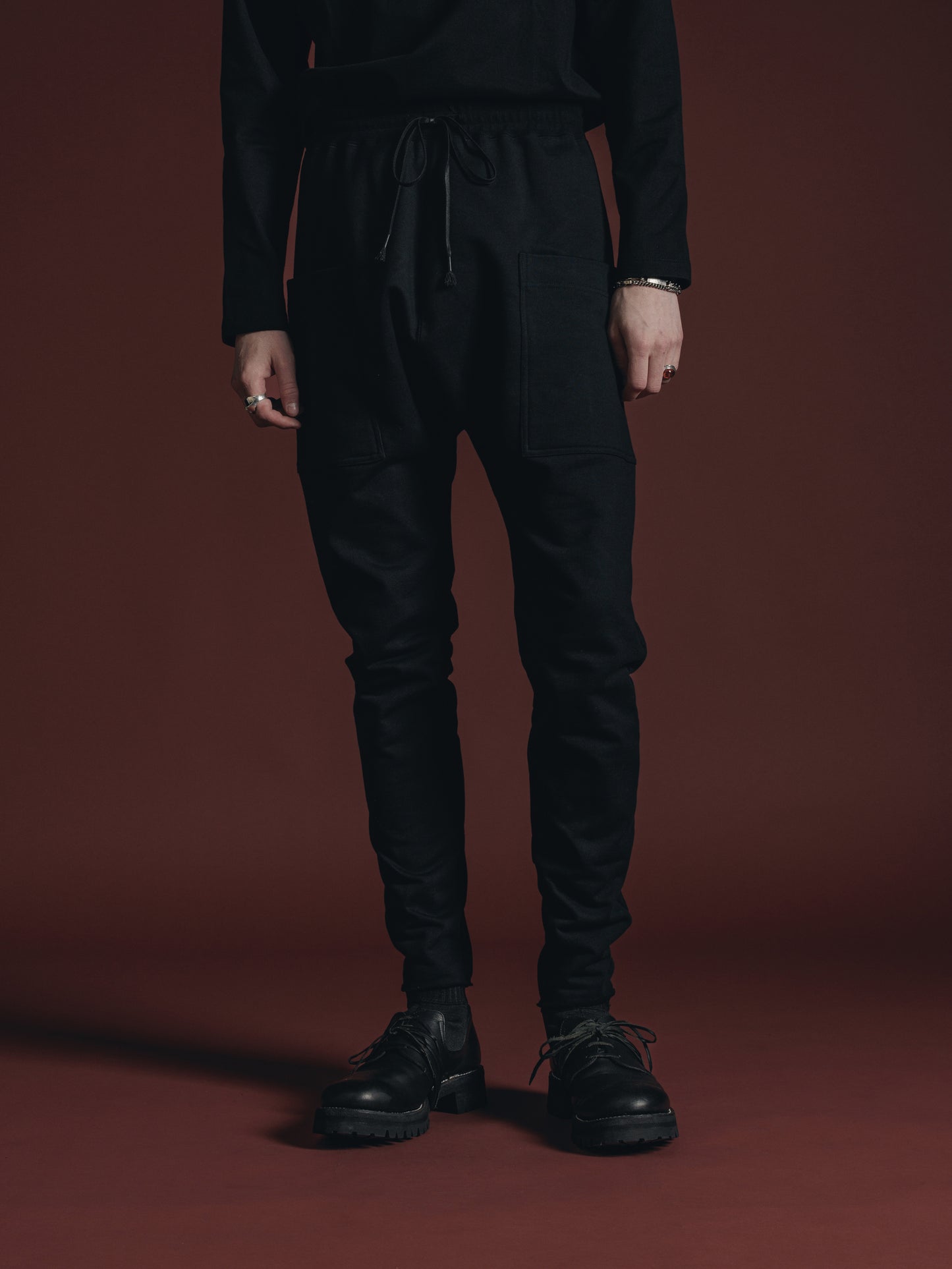 
                  
                    SWEAT SLIM PANTS
                  
                