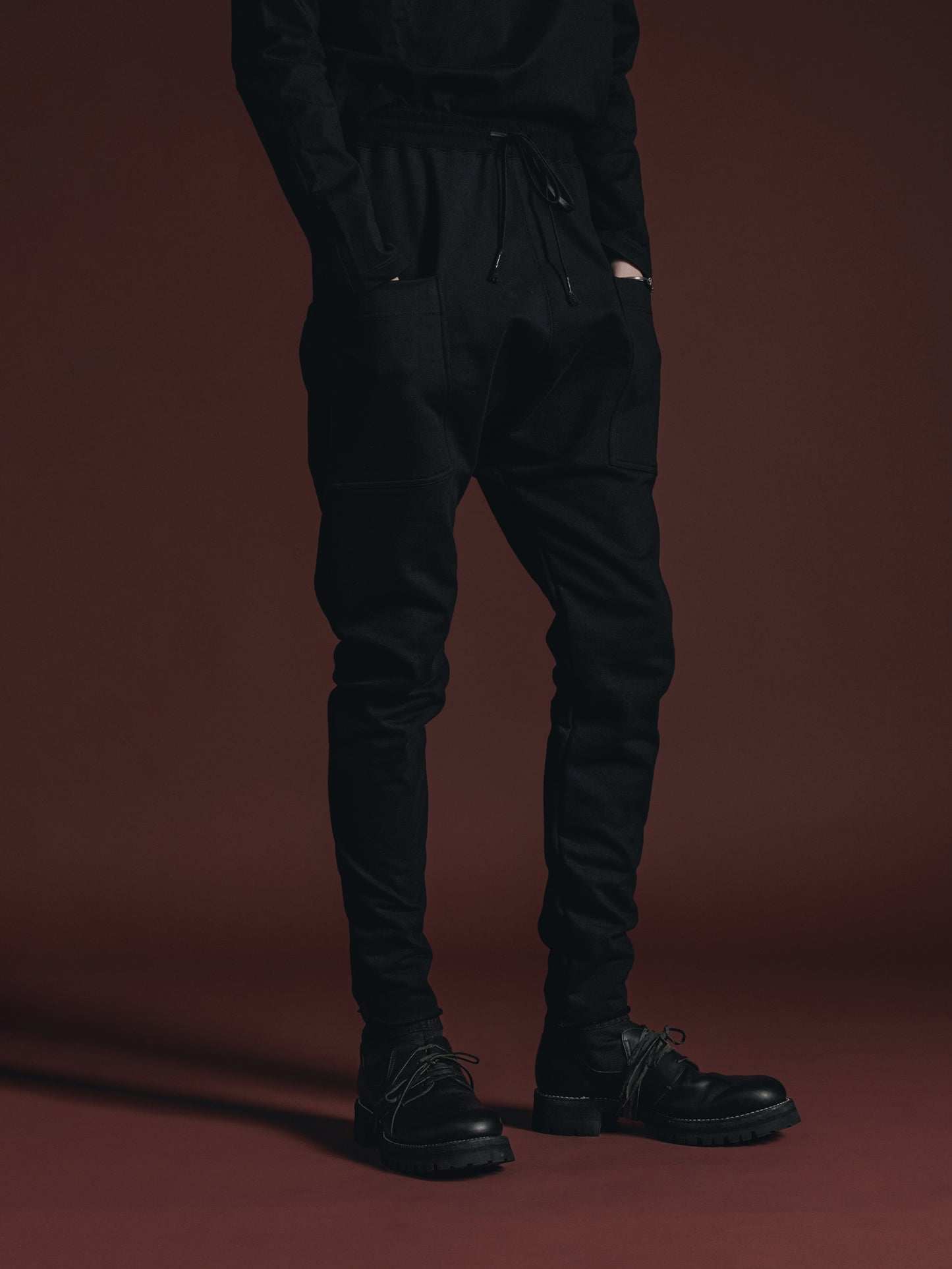 
                  
                    SWEAT SLIM PANTS
                  
                