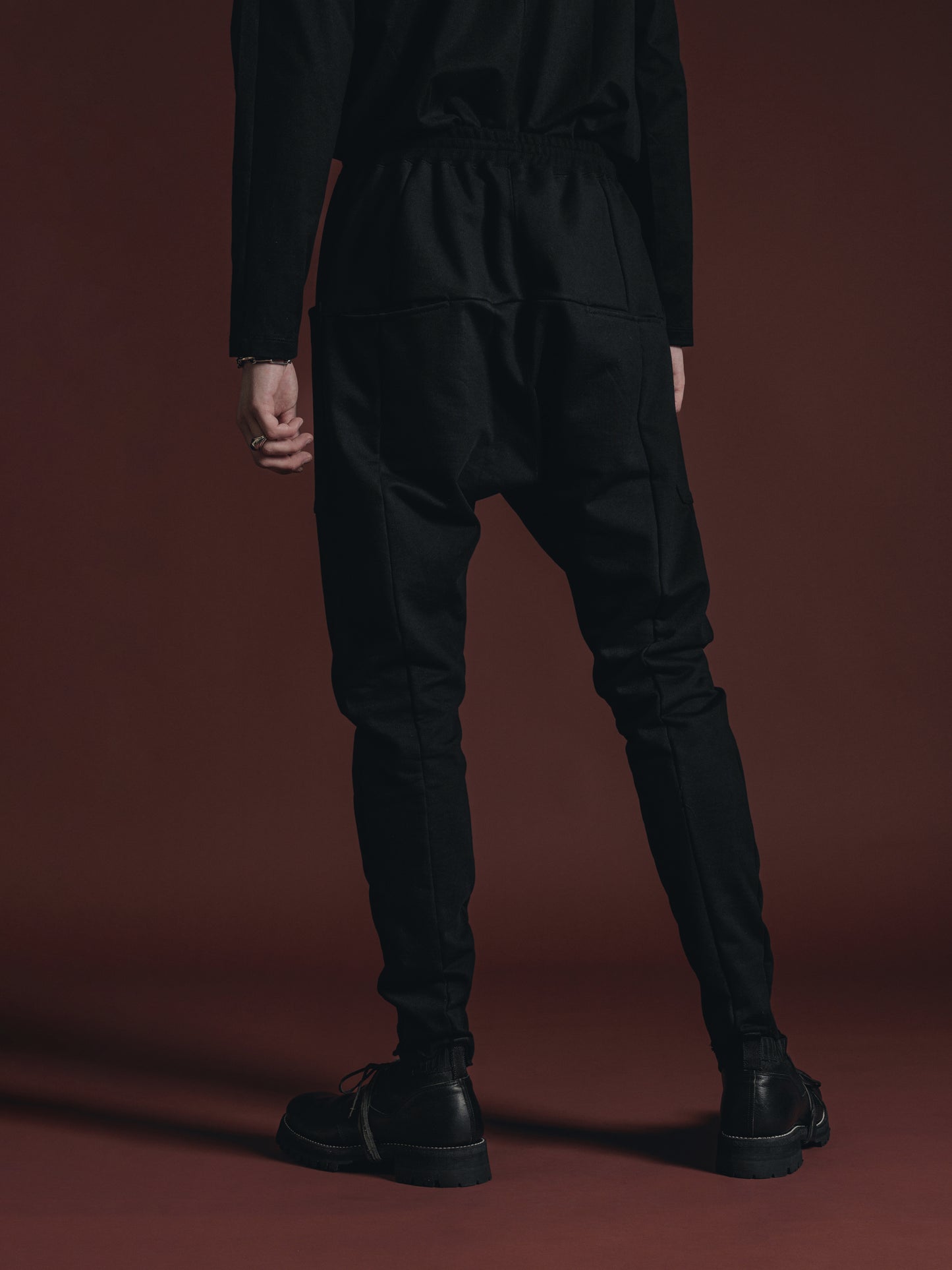 
                  
                    SWEAT SLIM PANTS
                  
                