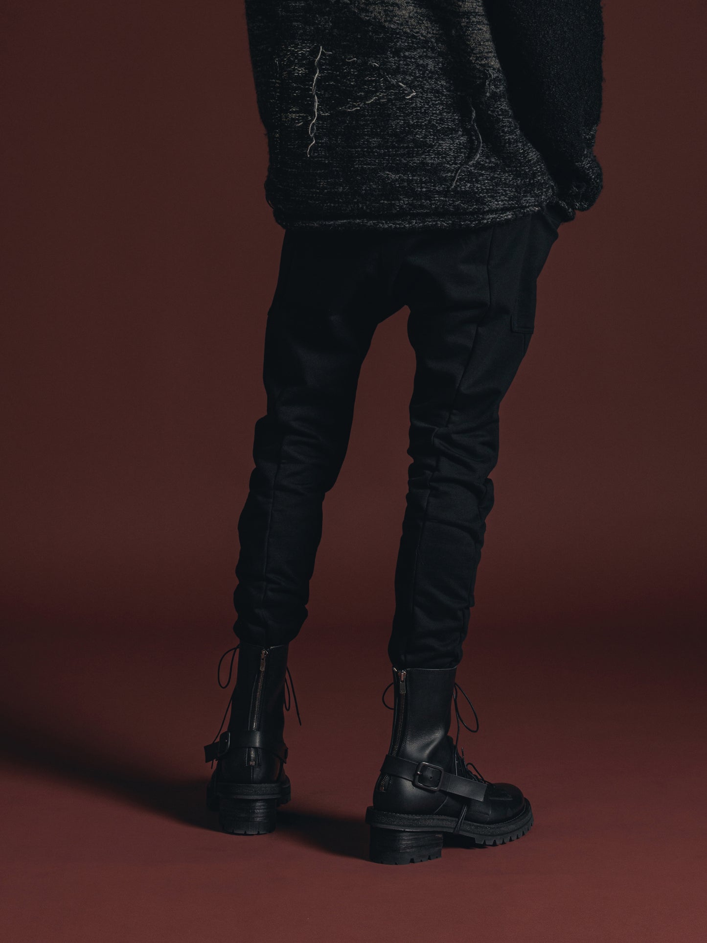 
                  
                    SWEAT SLIM PANTS
                  
                