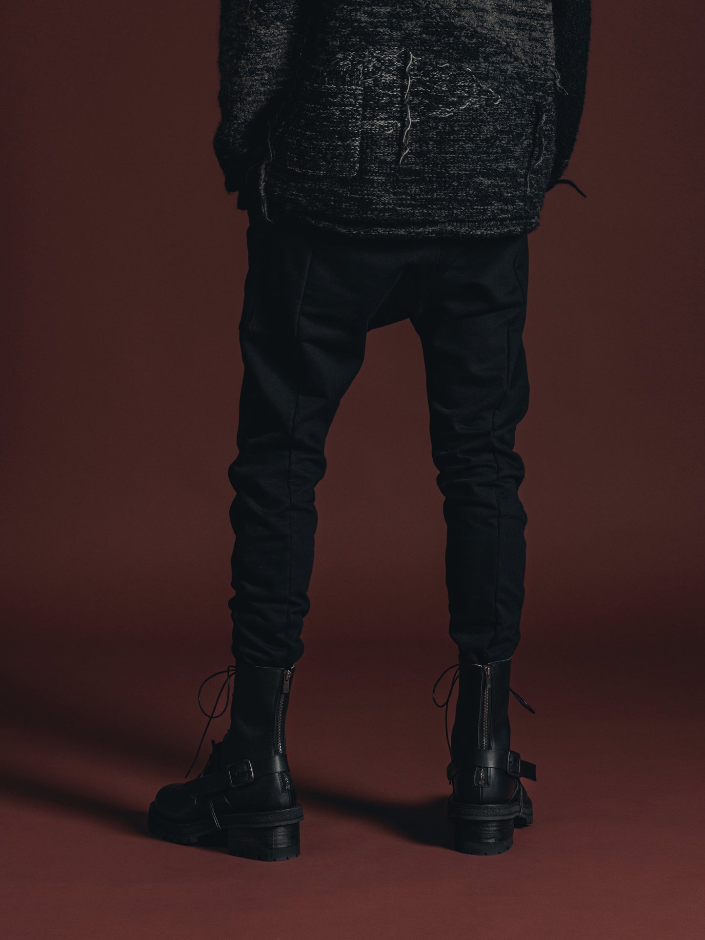 
                  
                    SWEAT SLIM PANTS
                  
                