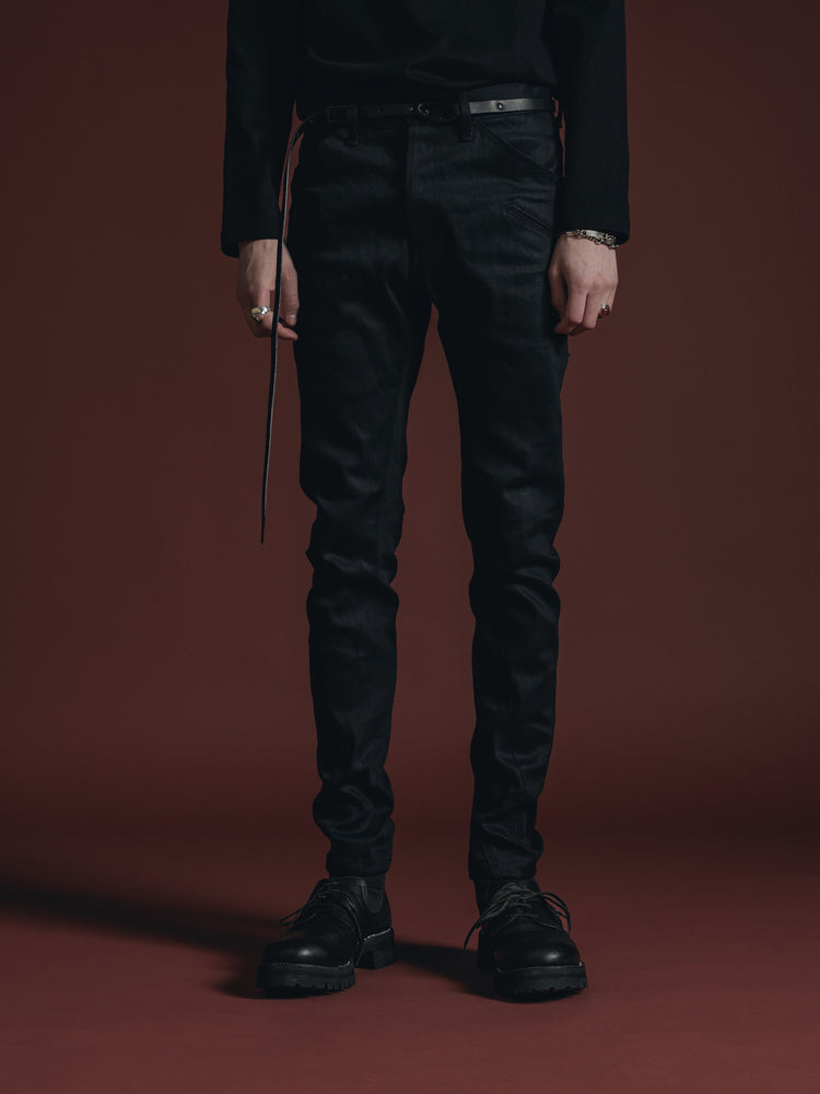 
                  
                    BLACK SLIM JEANS
                  
                