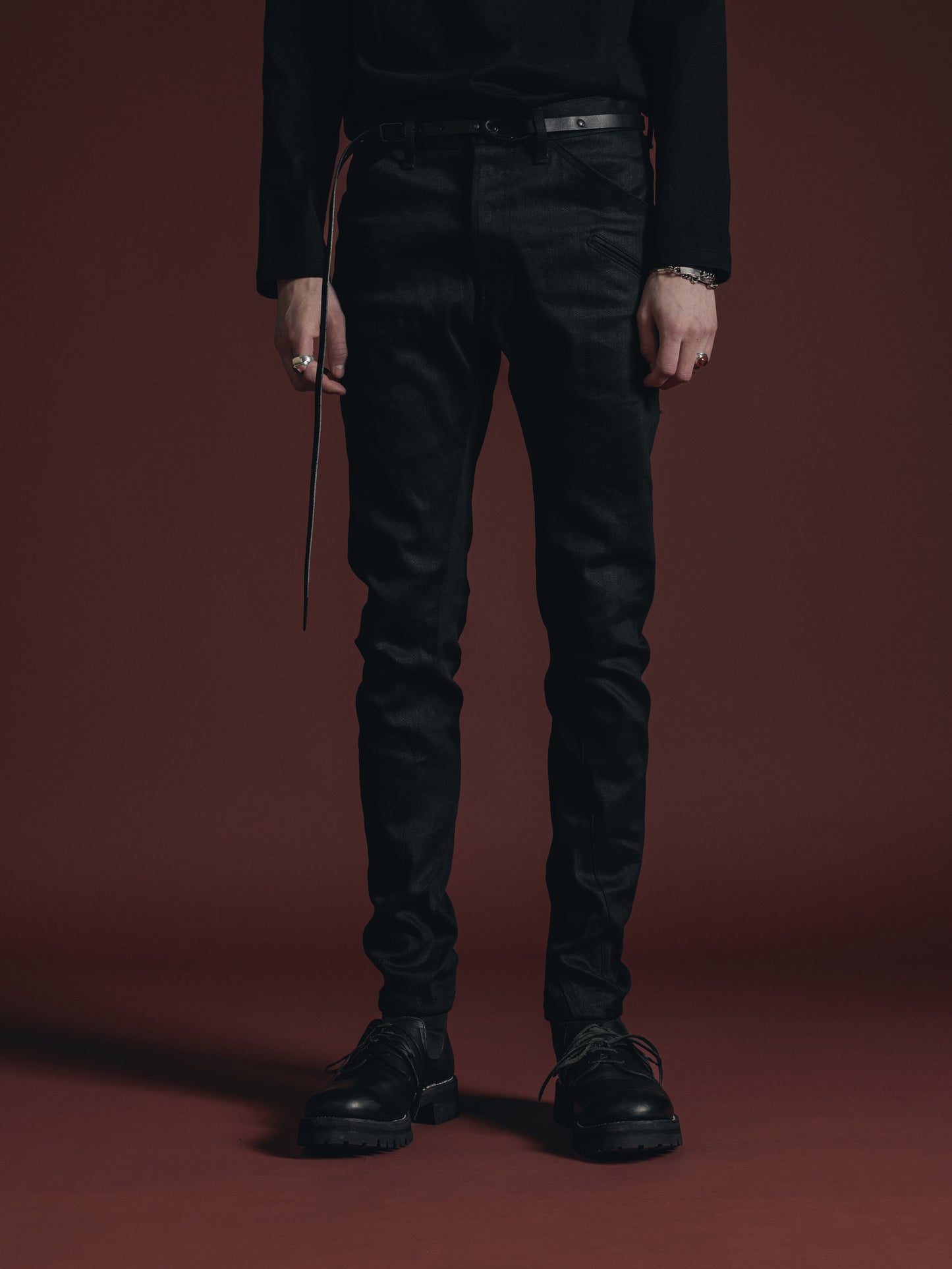 
                  
                    BLACK SLIM JEANS
                  
                