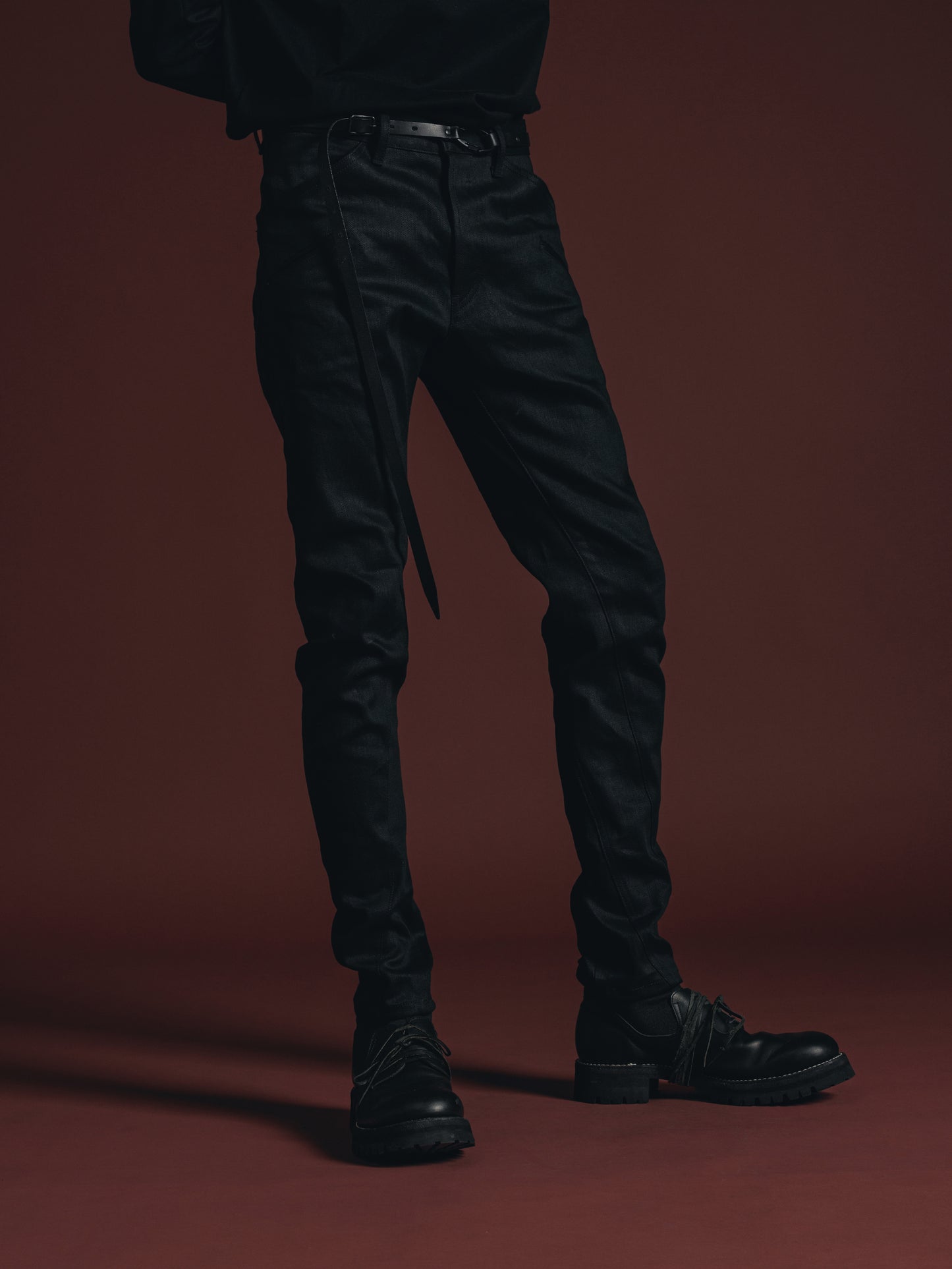 
                  
                    BLACK SLIM JEANS
                  
                