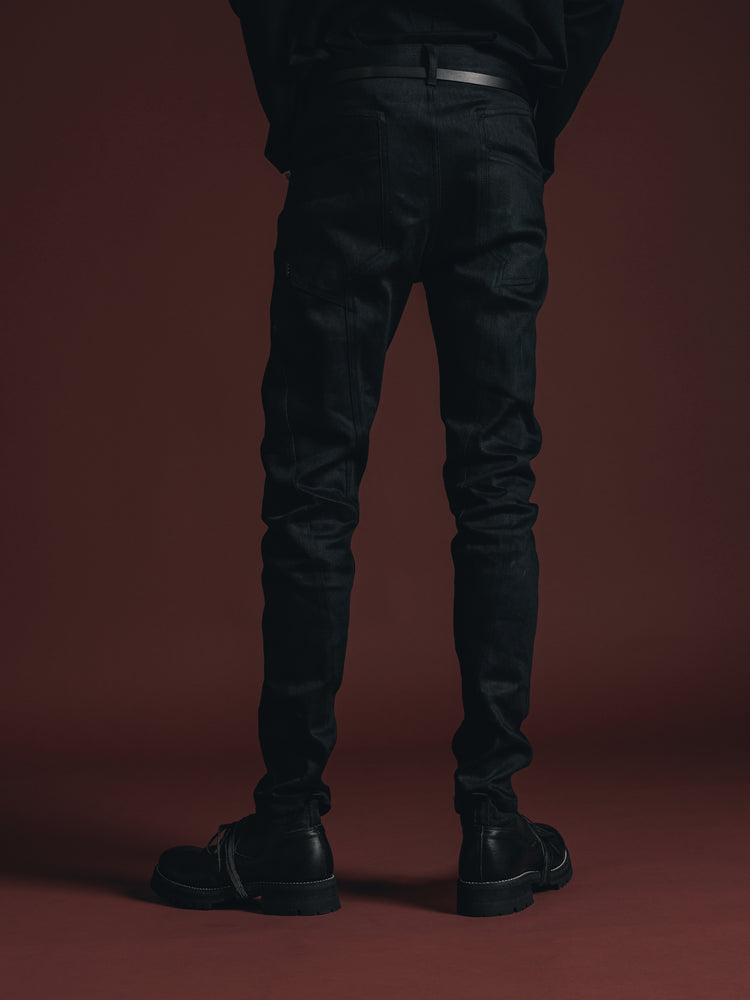 
                  
                    BLACK SLIM JEANS
                  
                