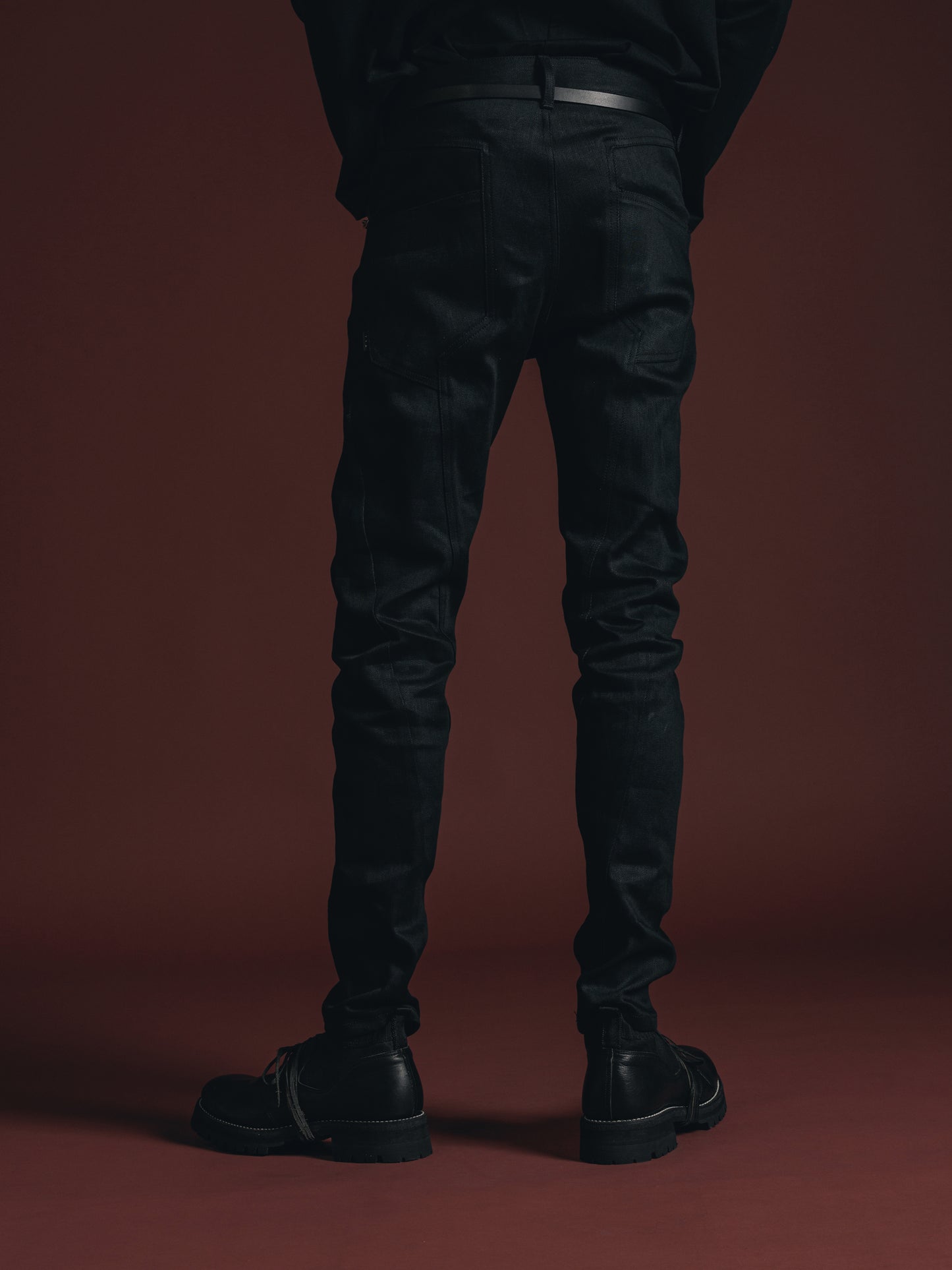 
                  
                    BLACK SLIM JEANS
                  
                