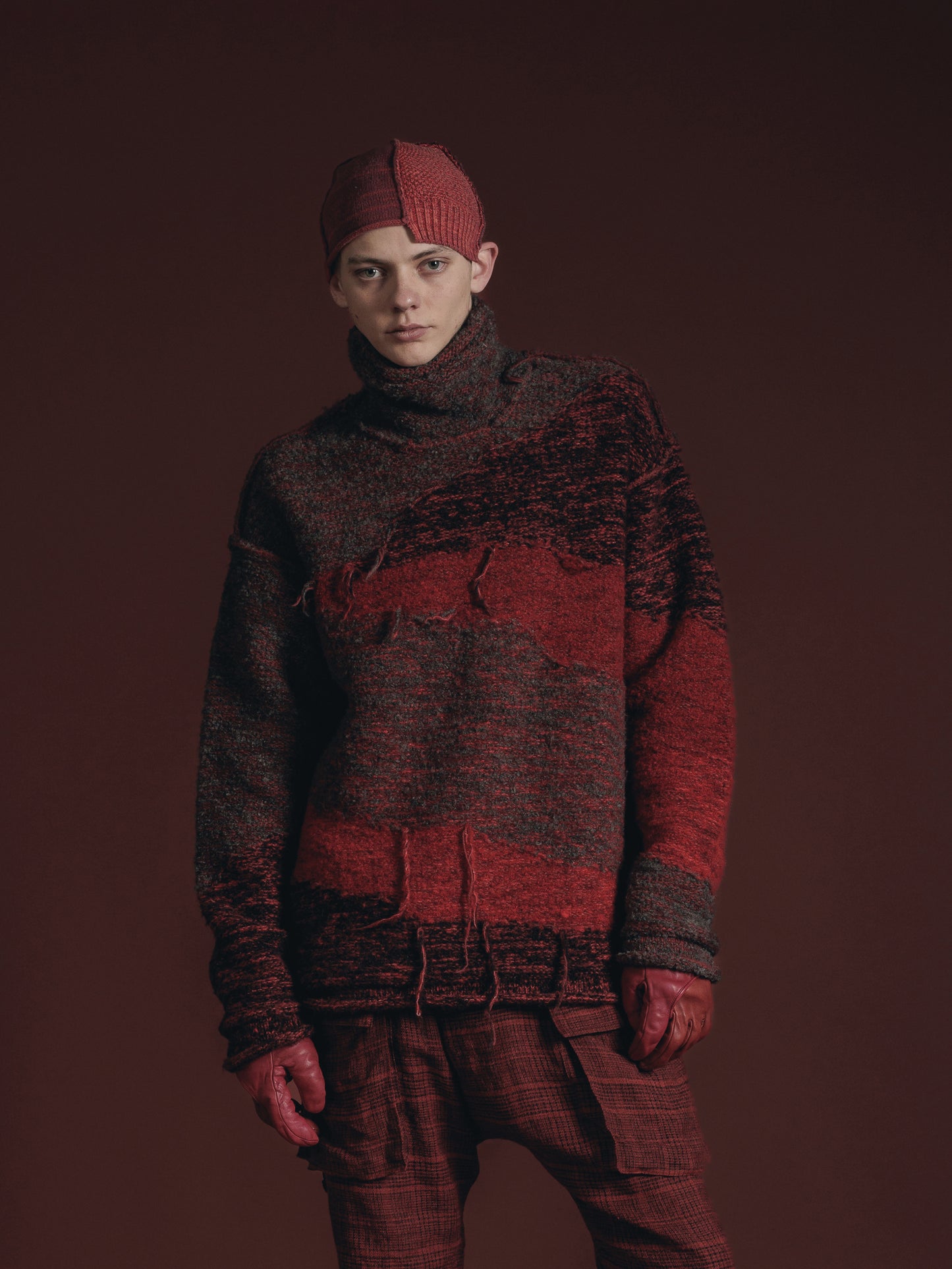 
                  
                    REVERSIBLE GRUNGE SWEATER
                  
                