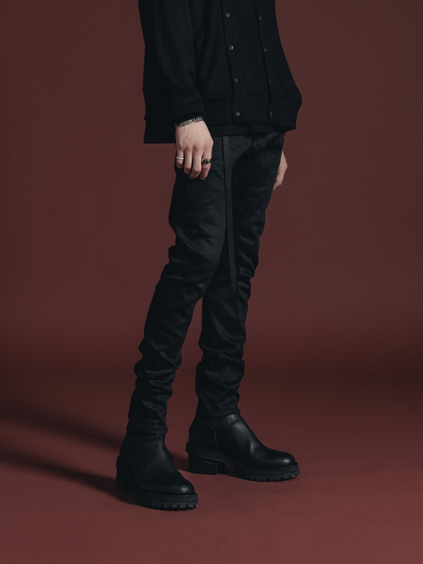 
                  
                    BLACK SLIM JEANS
                  
                