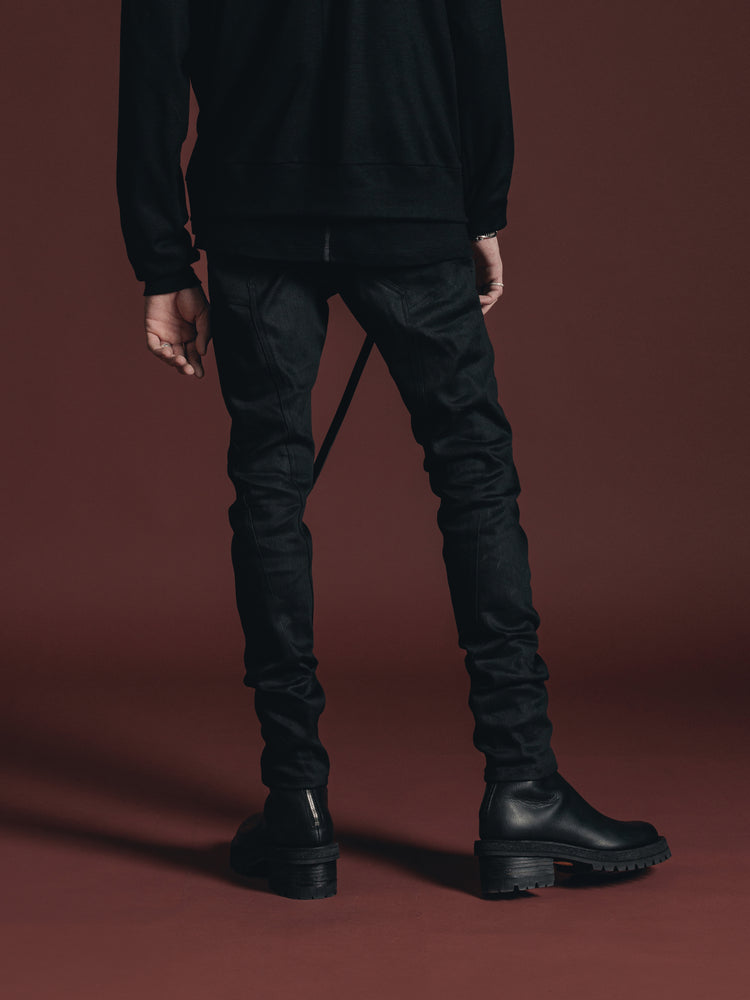
                  
                    BLACK SLIM JEANS
                  
                