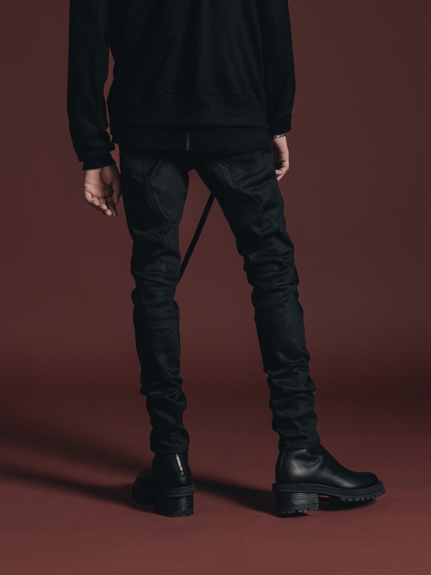 
                  
                    BLACK SLIM JEANS
                  
                