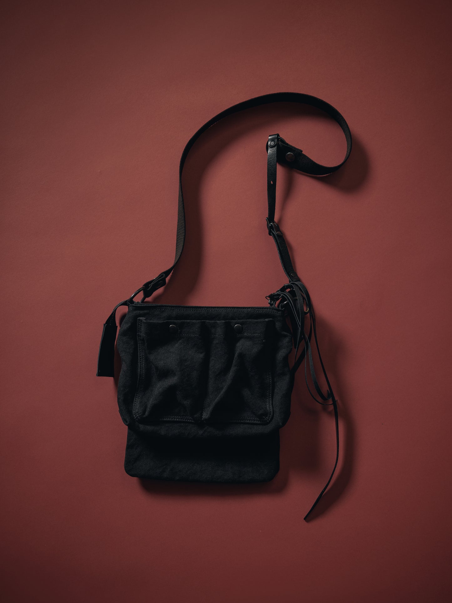 
                  
                    SMALL SHOULDER BAG
                  
                