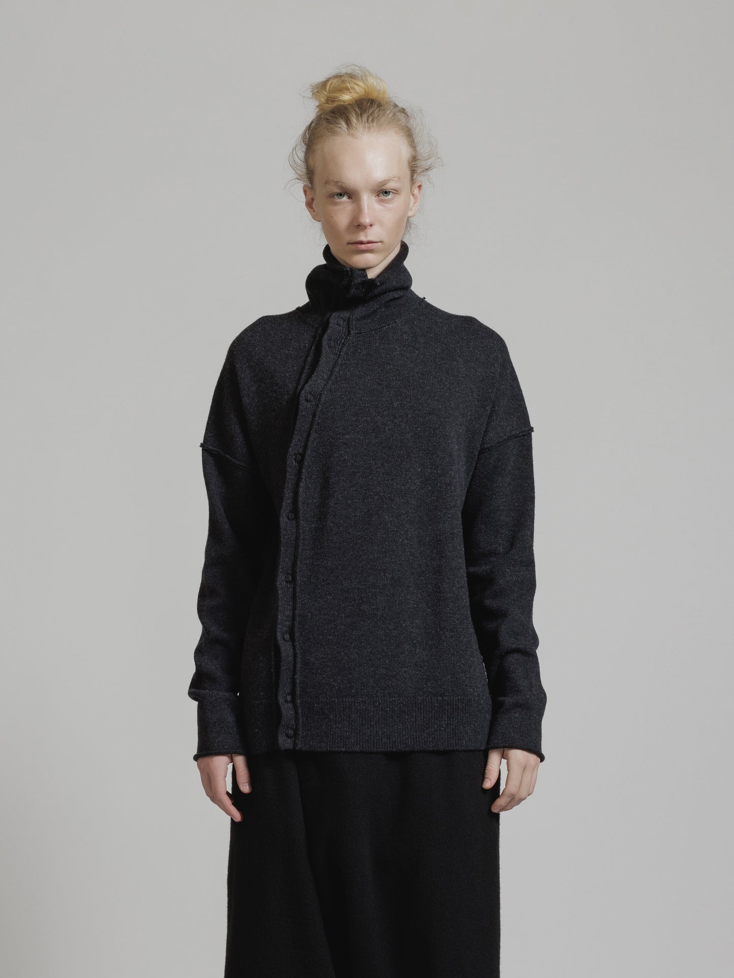 
                  
                    PLATING STITCH HIGH NECK KNIT CARDIGAN
                  
                