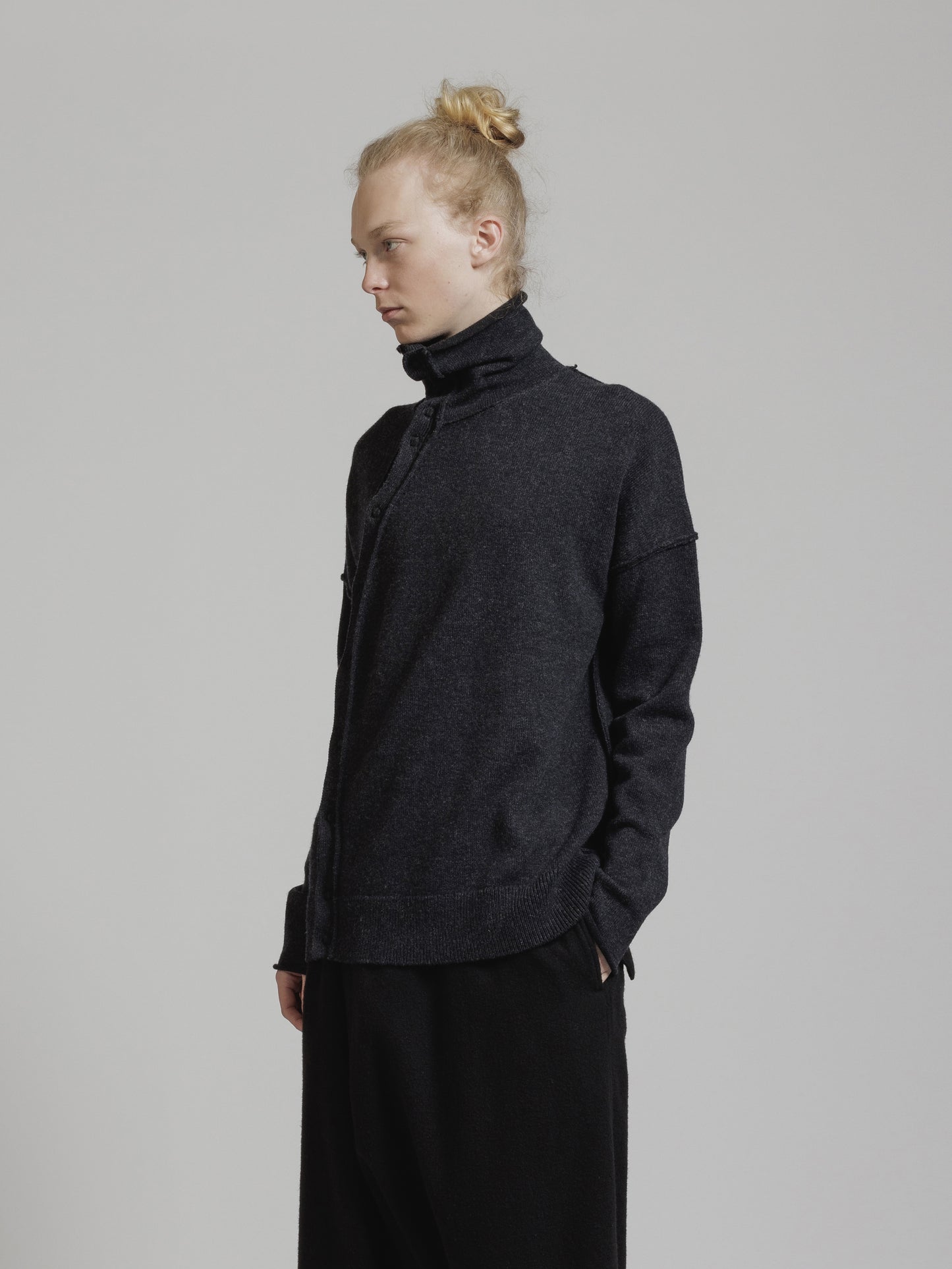 
                  
                    PLATING STITCH HIGH NECK KNIT CARDIGAN
                  
                