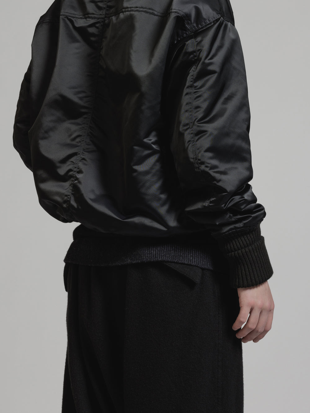 THE VIRIDI-ANNE（ザ ヴィリディアン） TVA 24AW WATER-REPELLENT NYLON BOMBER JACKET（撥水 ナイロンボンバージャケット） – The Viridi-anne