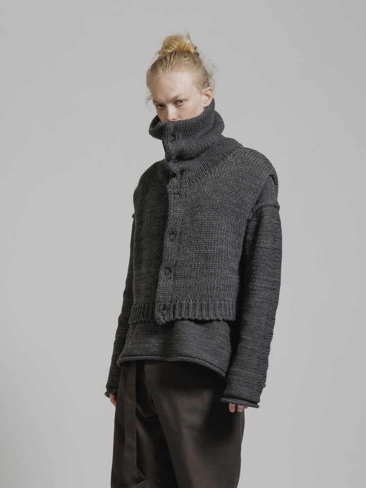 
                  
                    HIGH NECK KNIT VEST
                  
                