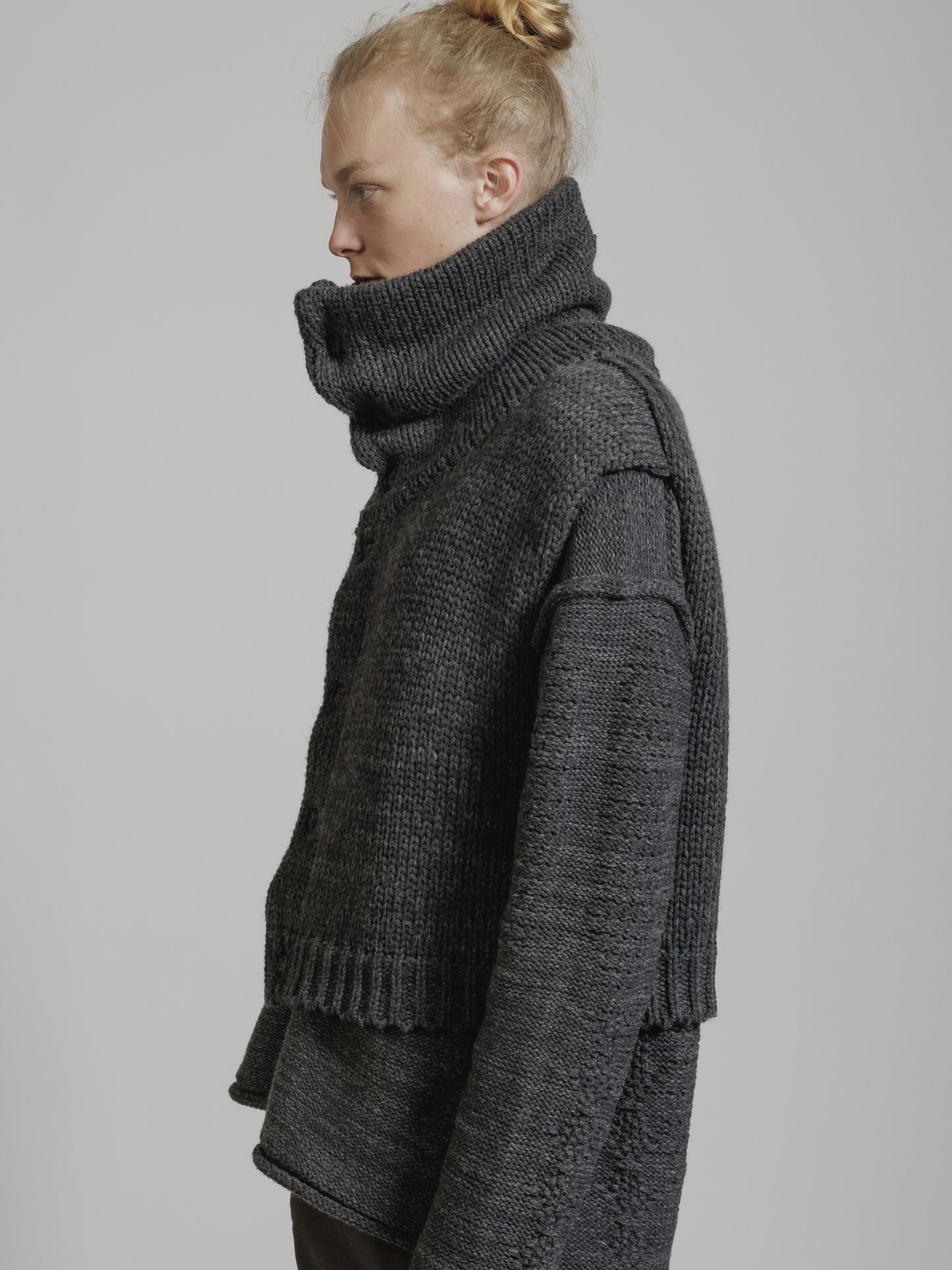 
                  
                    HIGH NECK KNIT VEST
                  
                