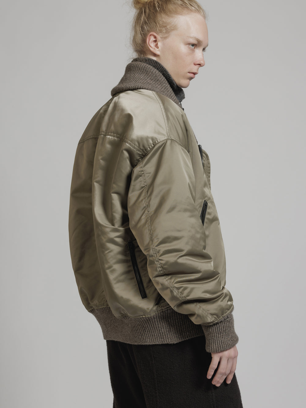 THE VIRIDI-ANNE（ザ ヴィリディアン） TVA 24AW WATER-REPELLENT NYLON BOMBER  JACKET（撥水ナイロンボンバージャケット） – The Viridi-anne