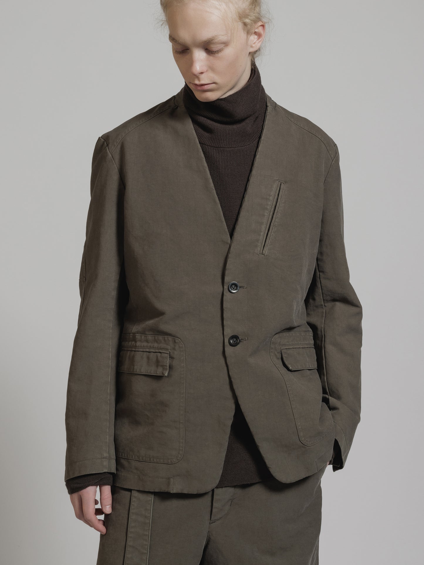 
                  
                    GARMENT DYE COTTON COLLARLESS BLAZER
                  
                