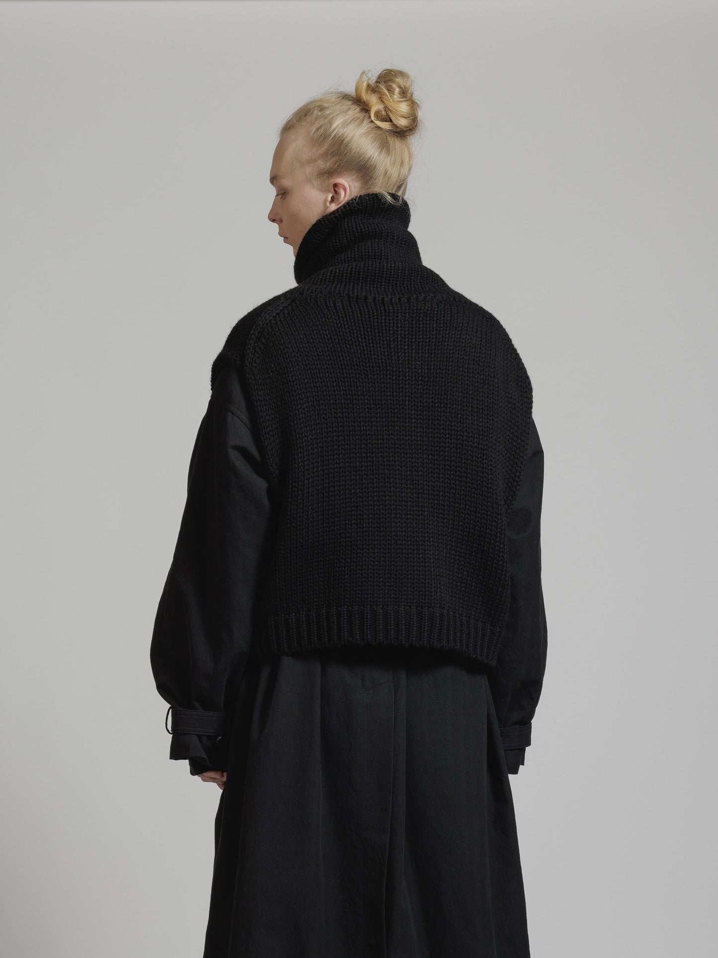 
                  
                    HIGH NECK KNIT VEST
                  
                