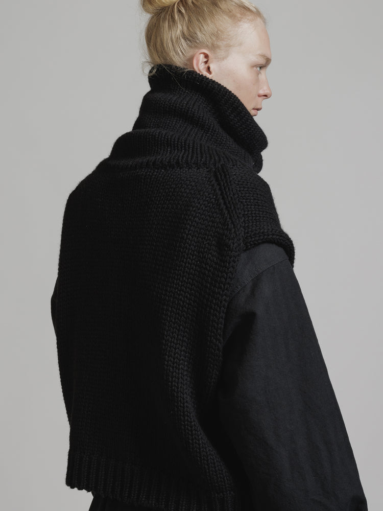 
                  
                    HIGH NECK KNIT VEST
                  
                