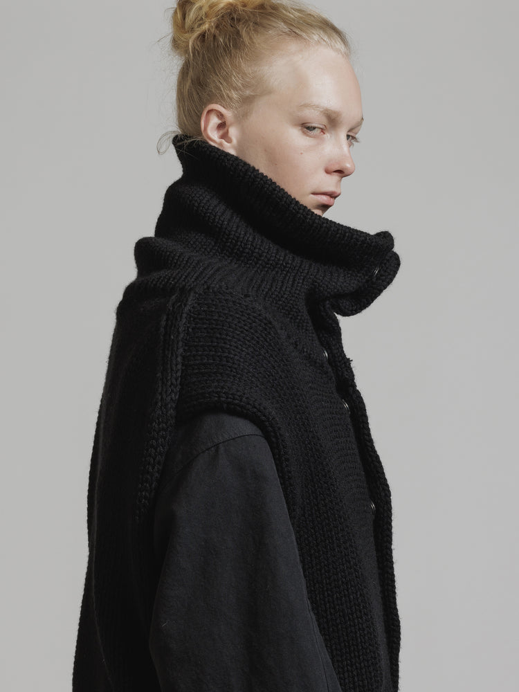 
                  
                    HIGH NECK KNIT VEST
                  
                