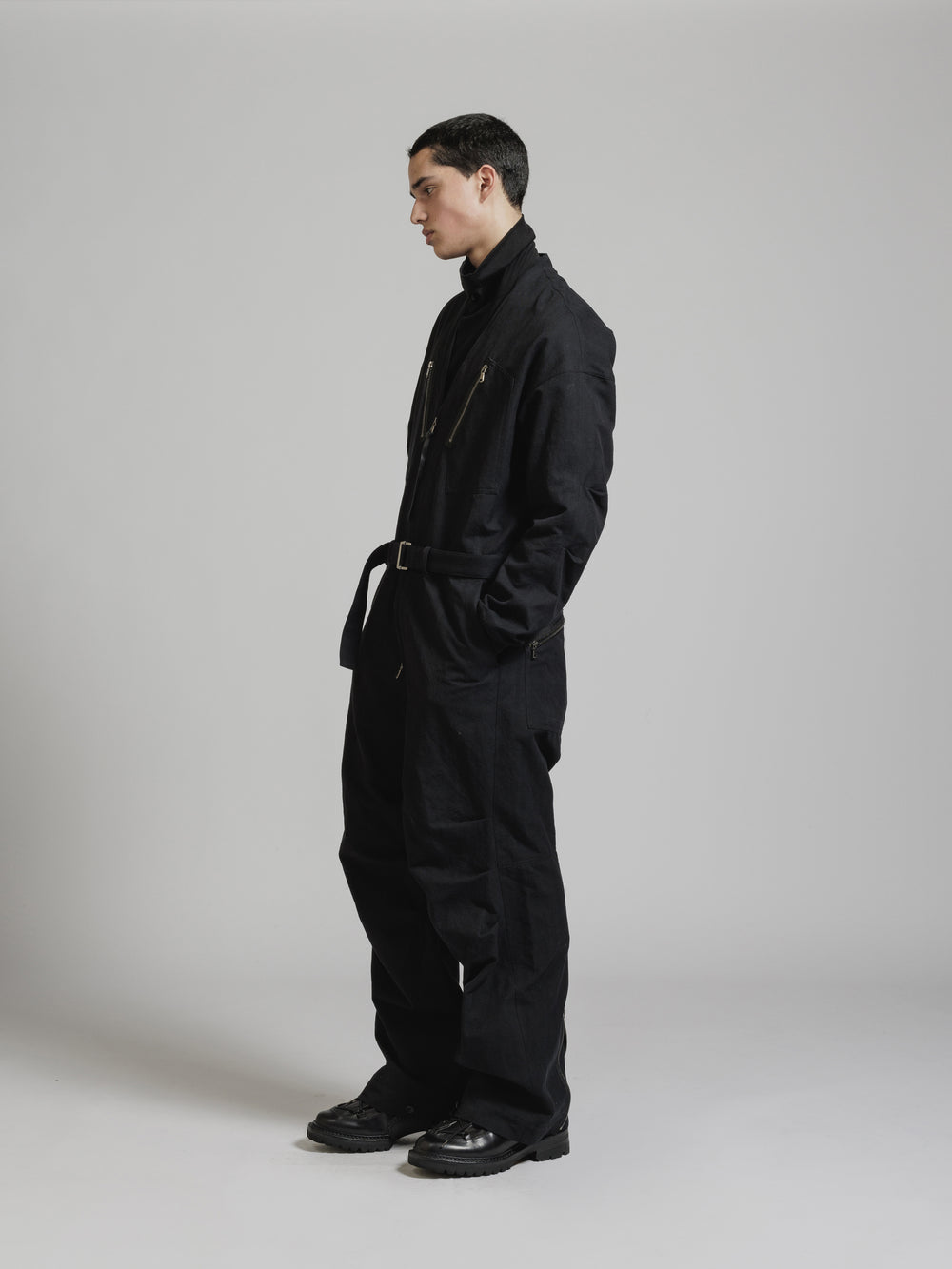JOHN PEARSE comfort】【年間】7WAY コーディネイトパンツ付き/2釦シングルスリーピーススーツ  ショートタック/ネイビー×ソリッド+グレーパンツ/ウエストシャーリング/ウォッシャブル/ストレッチ/ULTRA  MOVEM/※裾上げ必要（KN2300-1_S）｜JOHN PEARSE(ジョンピアース 