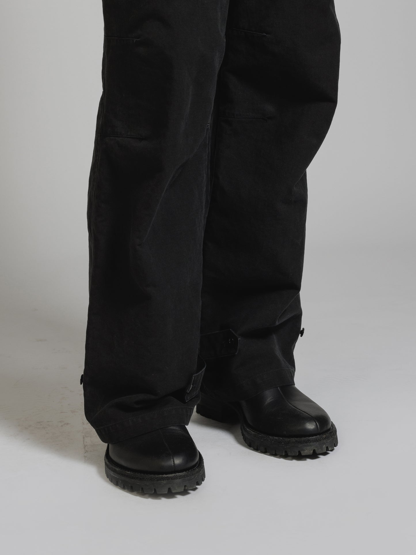 
                  
                    GARMENT DYE COTTON WIDE PANTS
                  
                