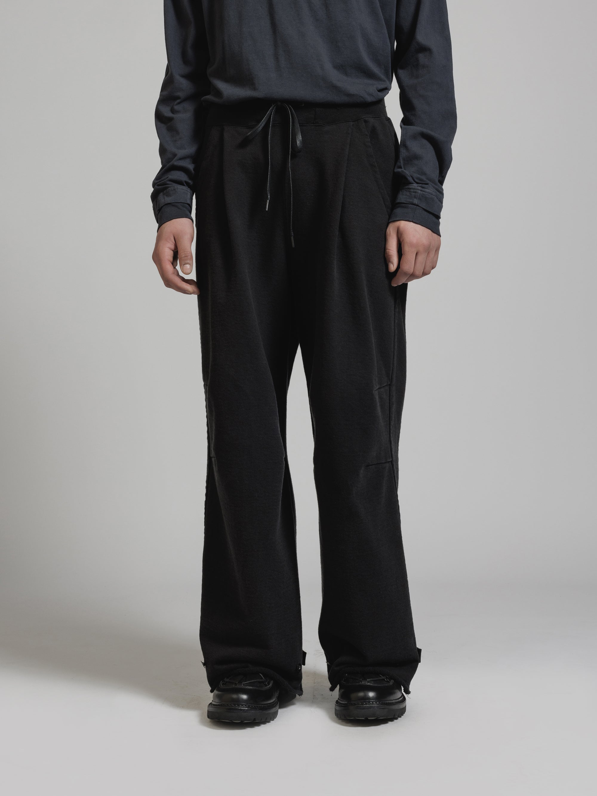 the viridi-anne レイヤードウールジョガーパンツ The Viridi-anne ジョガーパンツ レザースタイル -FASCINATE