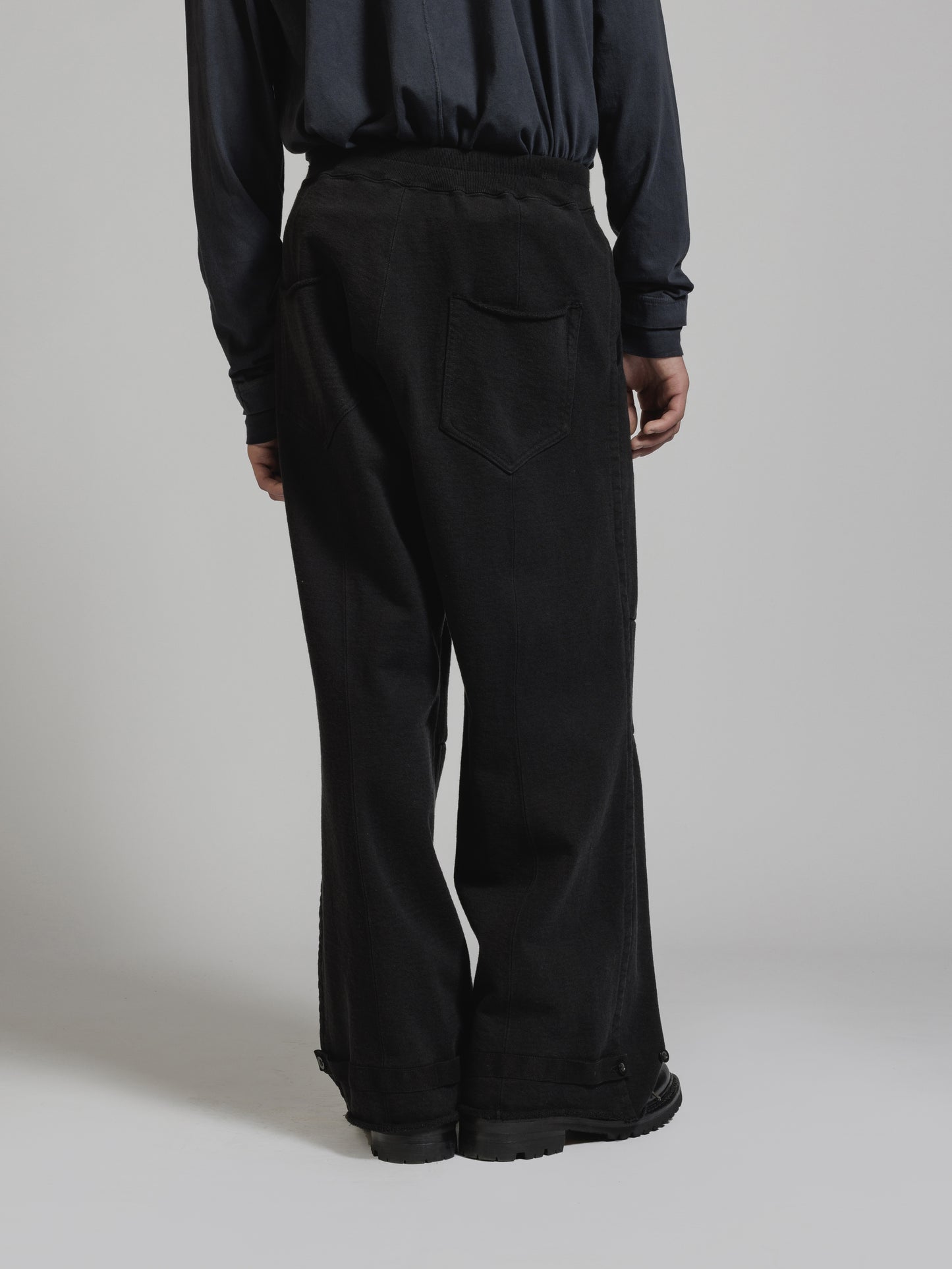 
                  
                    GARMENT DYE HEAVY JERSEY WIDE SWEAT PANTS
                  
                