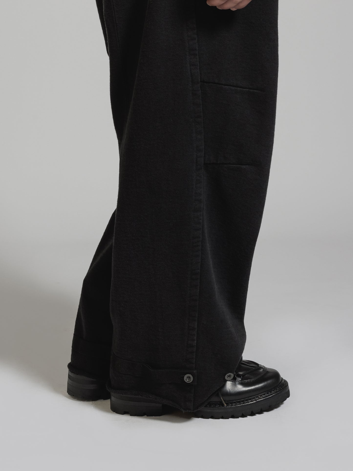 
                  
                    GARMENT DYE HEAVY JERSEY WIDE SWEAT PANTS
                  
                