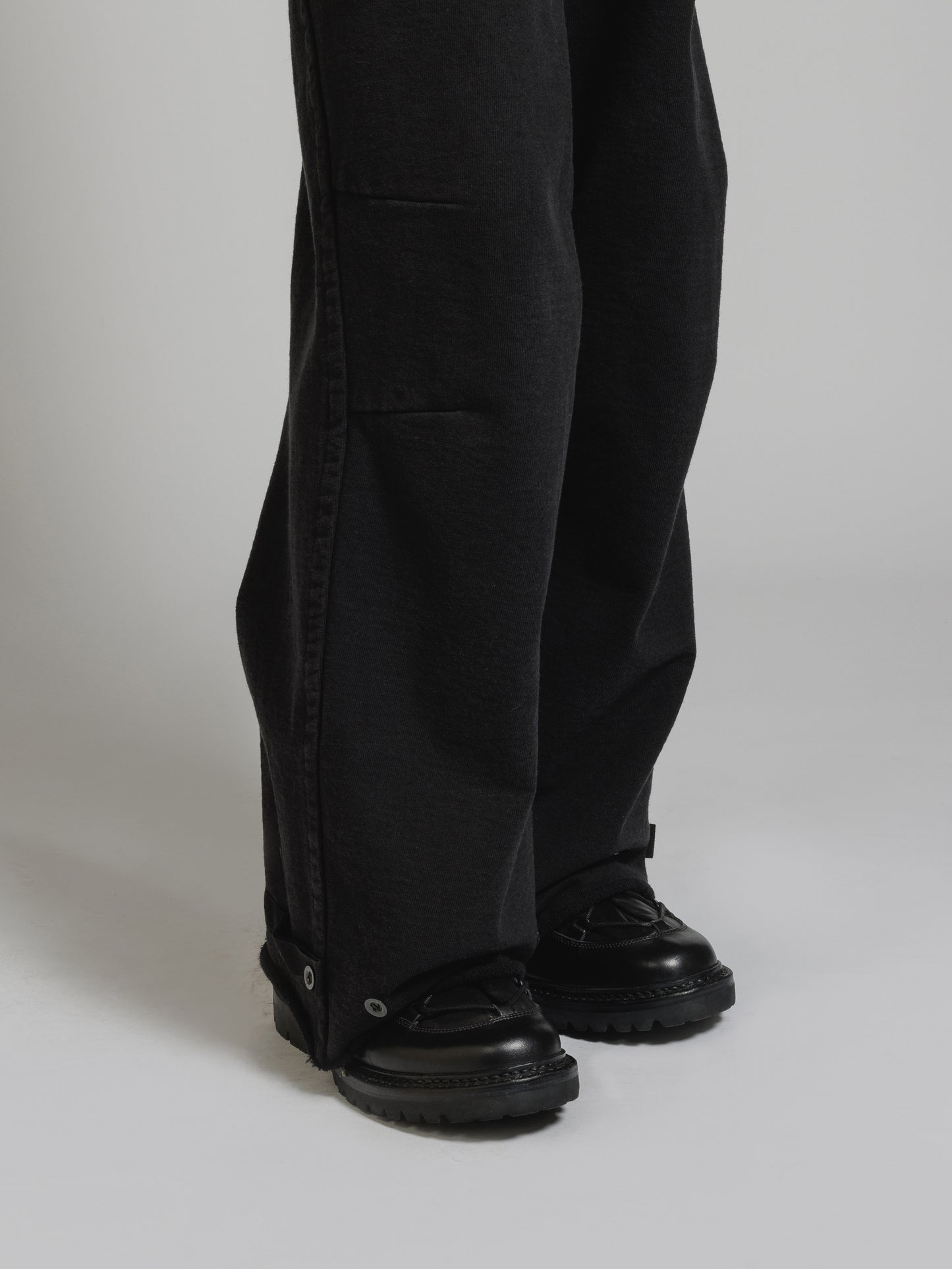 
                  
                    GARMENT DYE HEAVY JERSEY WIDE SWEAT PANTS
                  
                