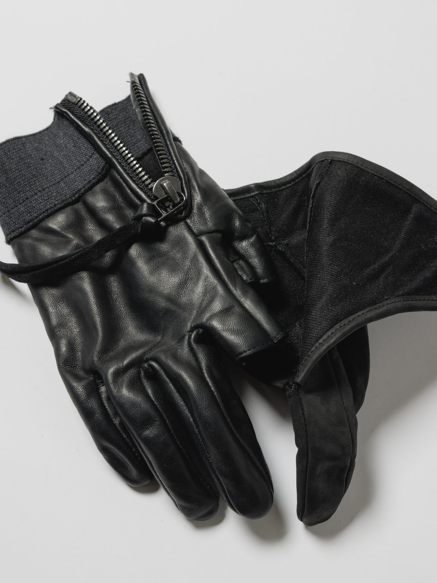 
                  
                    × D.HYGEN LAYERED LEATHER GLOVES
                  
                