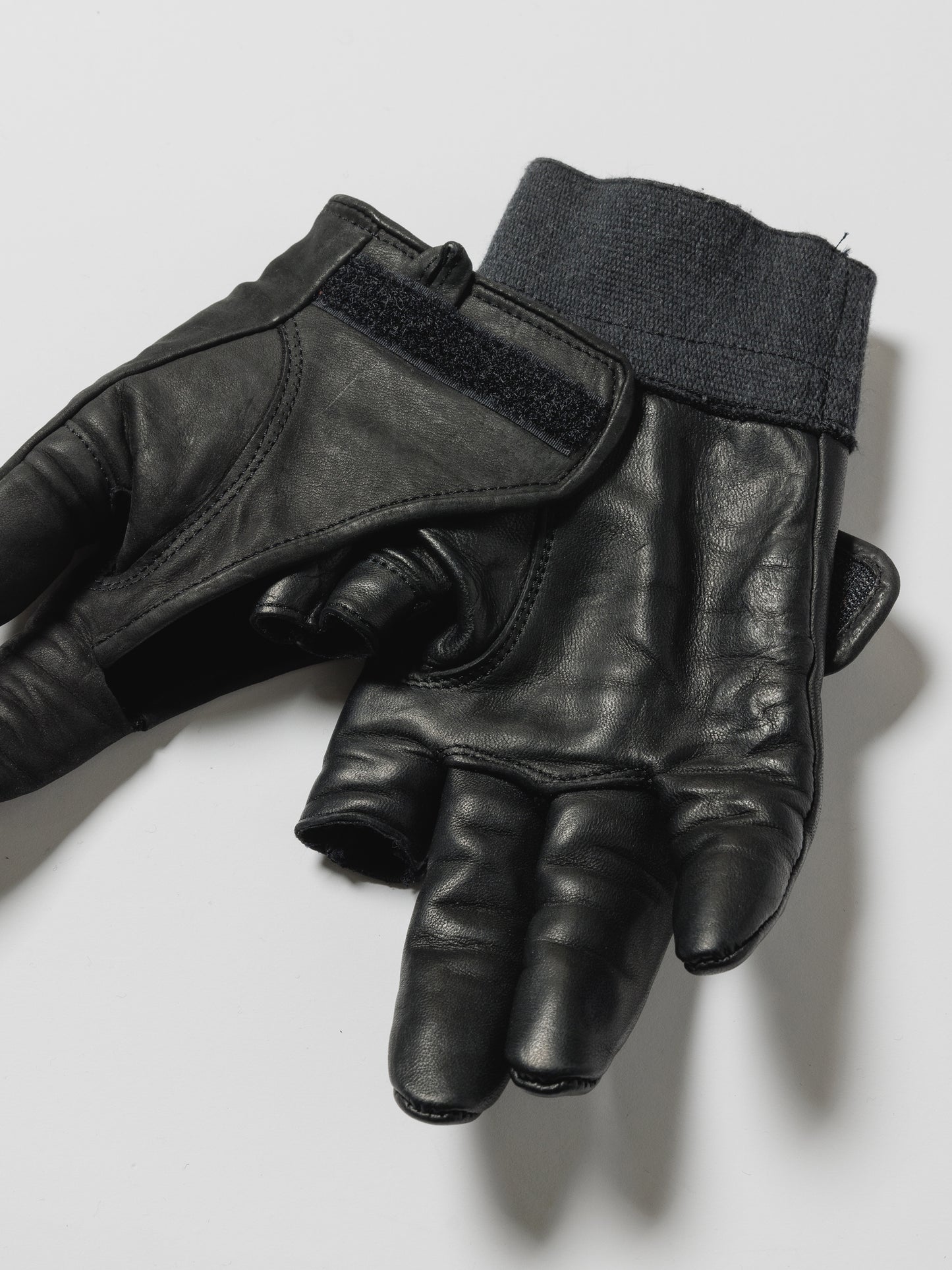 
                  
                    × D.HYGEN LAYERED LEATHER GLOVES
                  
                