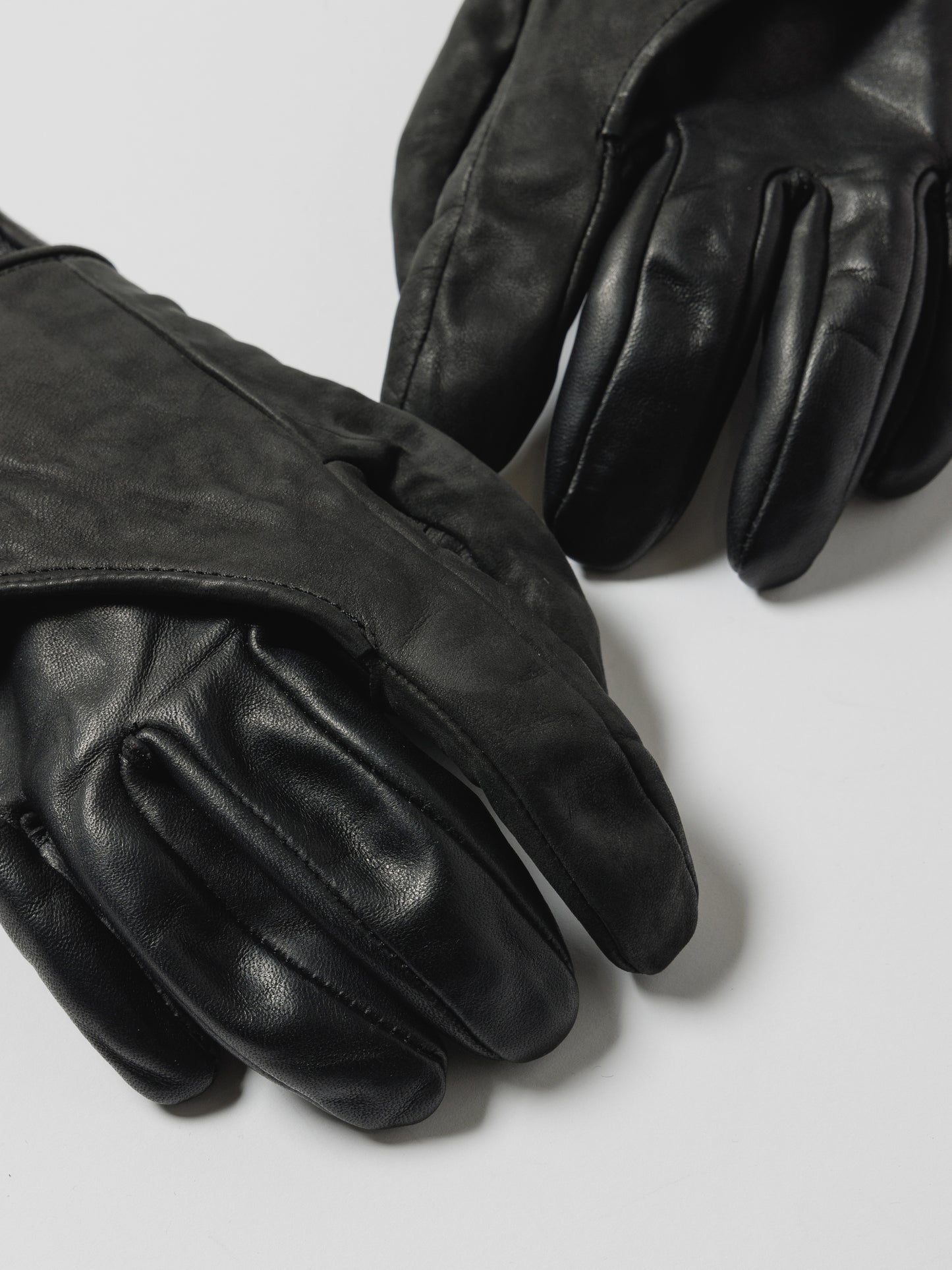 
                  
                    × D.HYGEN LAYERED LEATHER GLOVES
                  
                