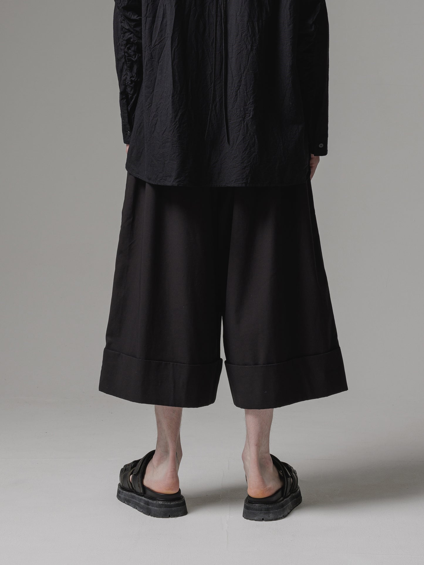 
                  
                    [ISO] cotton gabardine baggy cropped trousers
                  
                