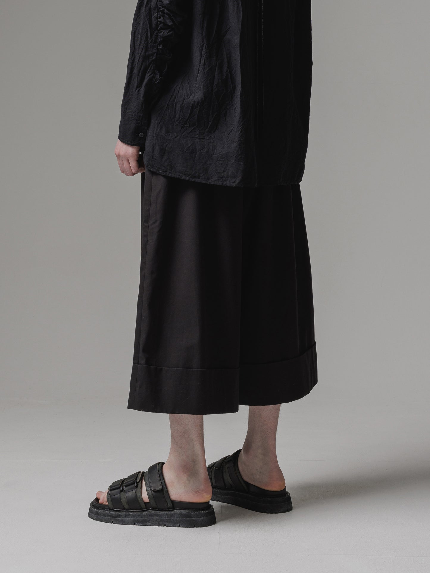 
                  
                    [ISO] cotton gabardine baggy cropped trousers
                  
                