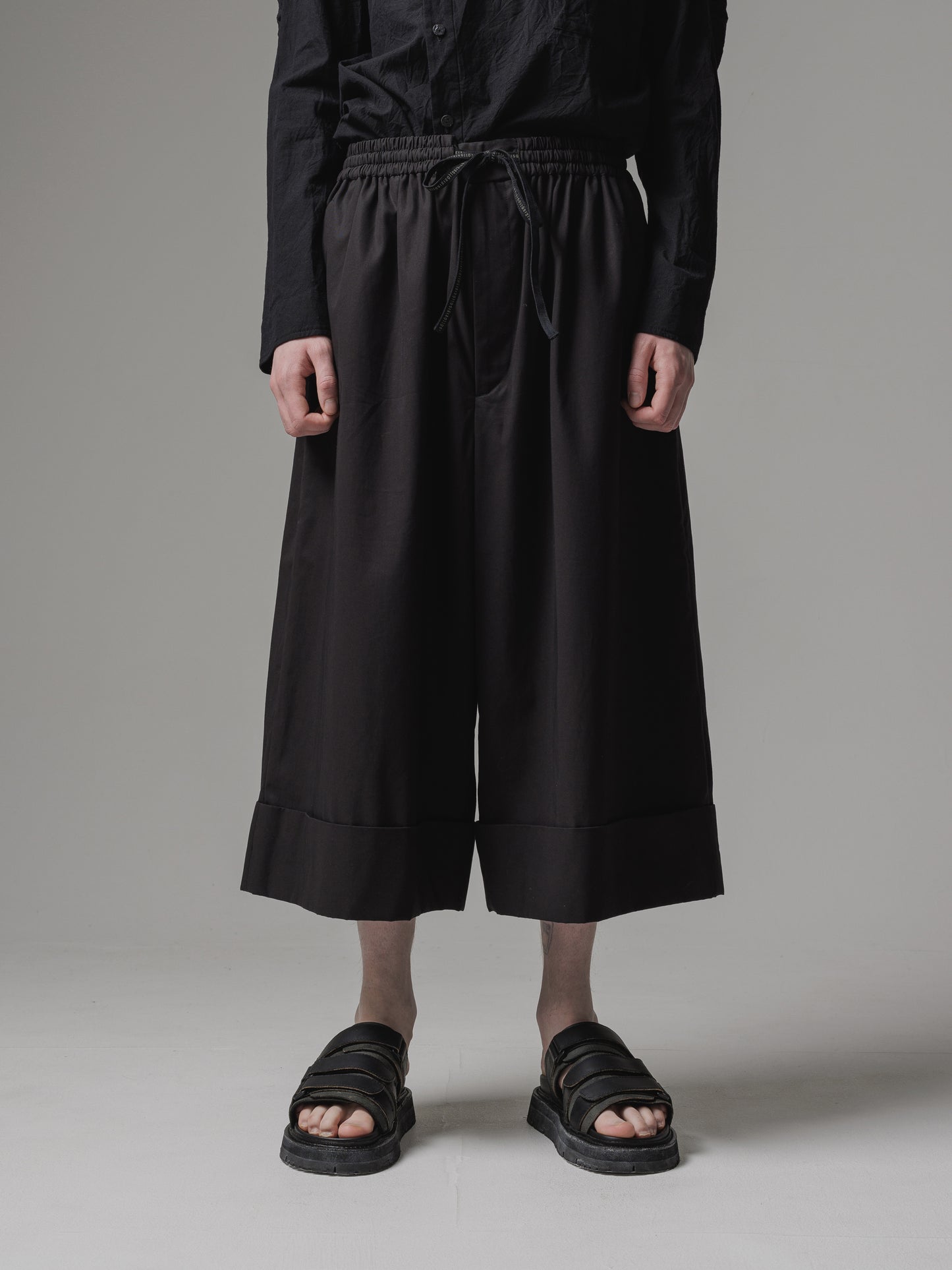 
                  
                    [ISO] cotton gabardine baggy cropped trousers
                  
                