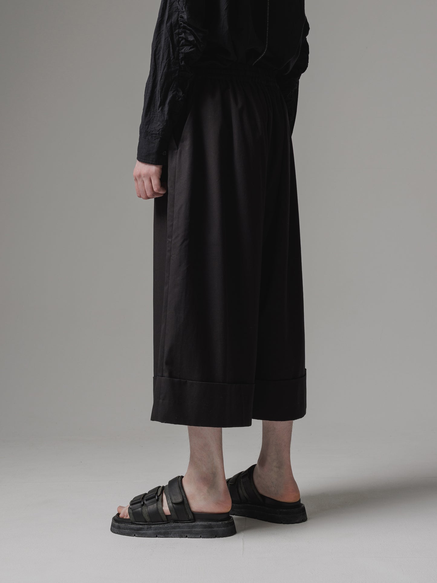 
                  
                    [ISO] cotton gabardine baggy cropped trousers
                  
                