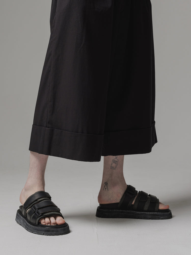 
                  
                    [ISO] cotton gabardine baggy cropped trousers
                  
                