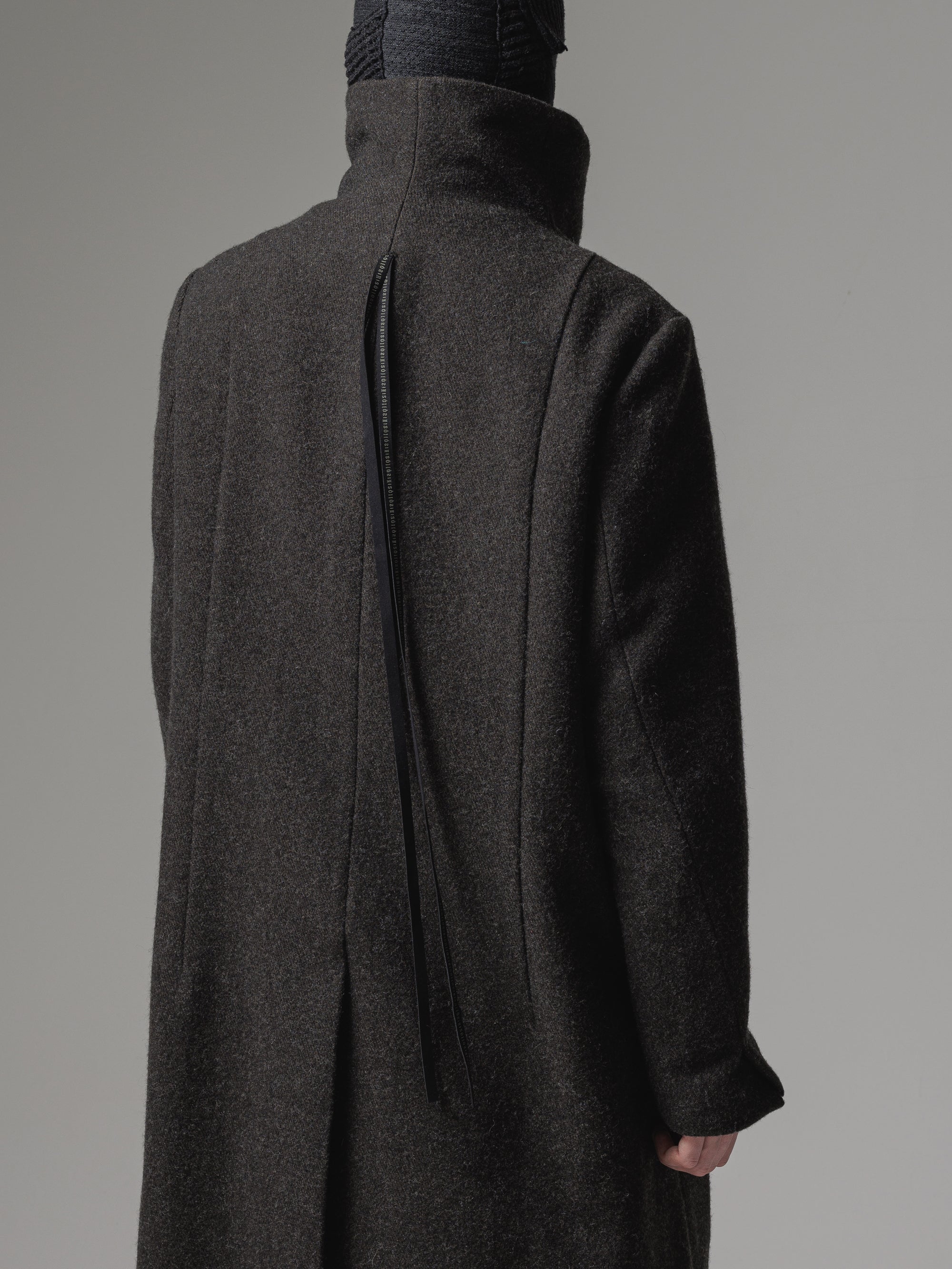 ISO]（イソウ） wool kersey high neck coat（ウールカルゼハイネック