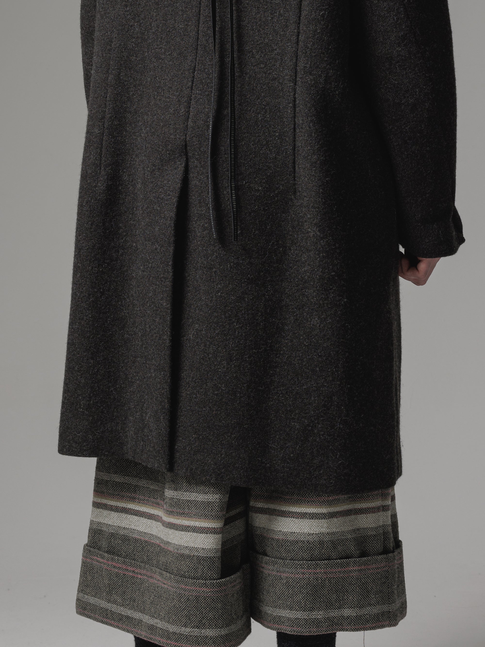 ISO]（イソウ） wool kersey high neck coat（ウールカルゼハイネック