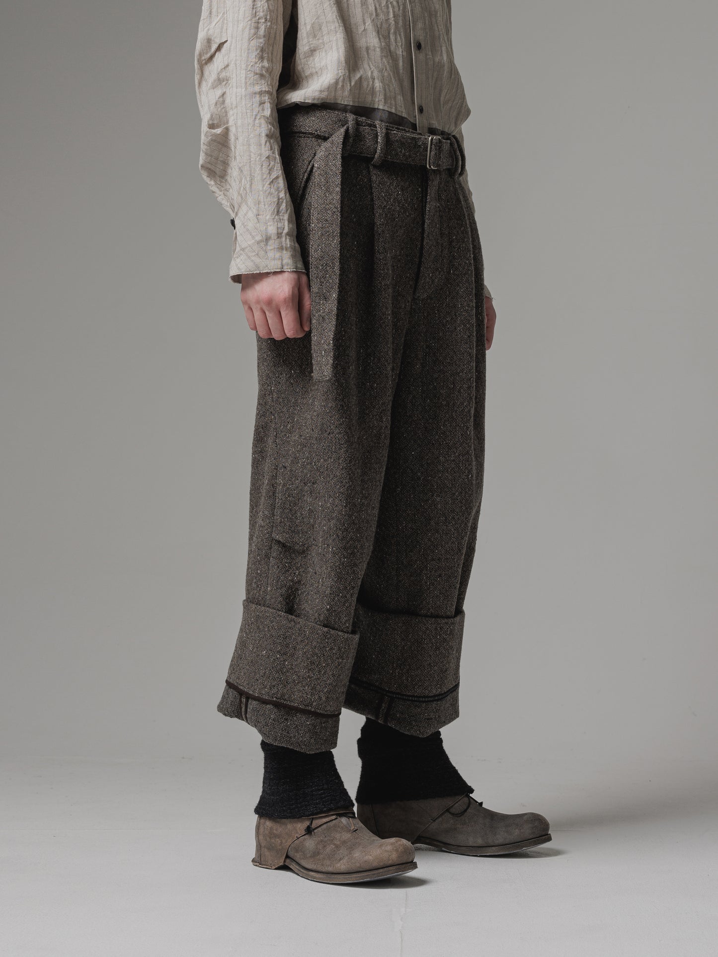 
                  
                    [ISO] shetland wool wide trousers
                  
                