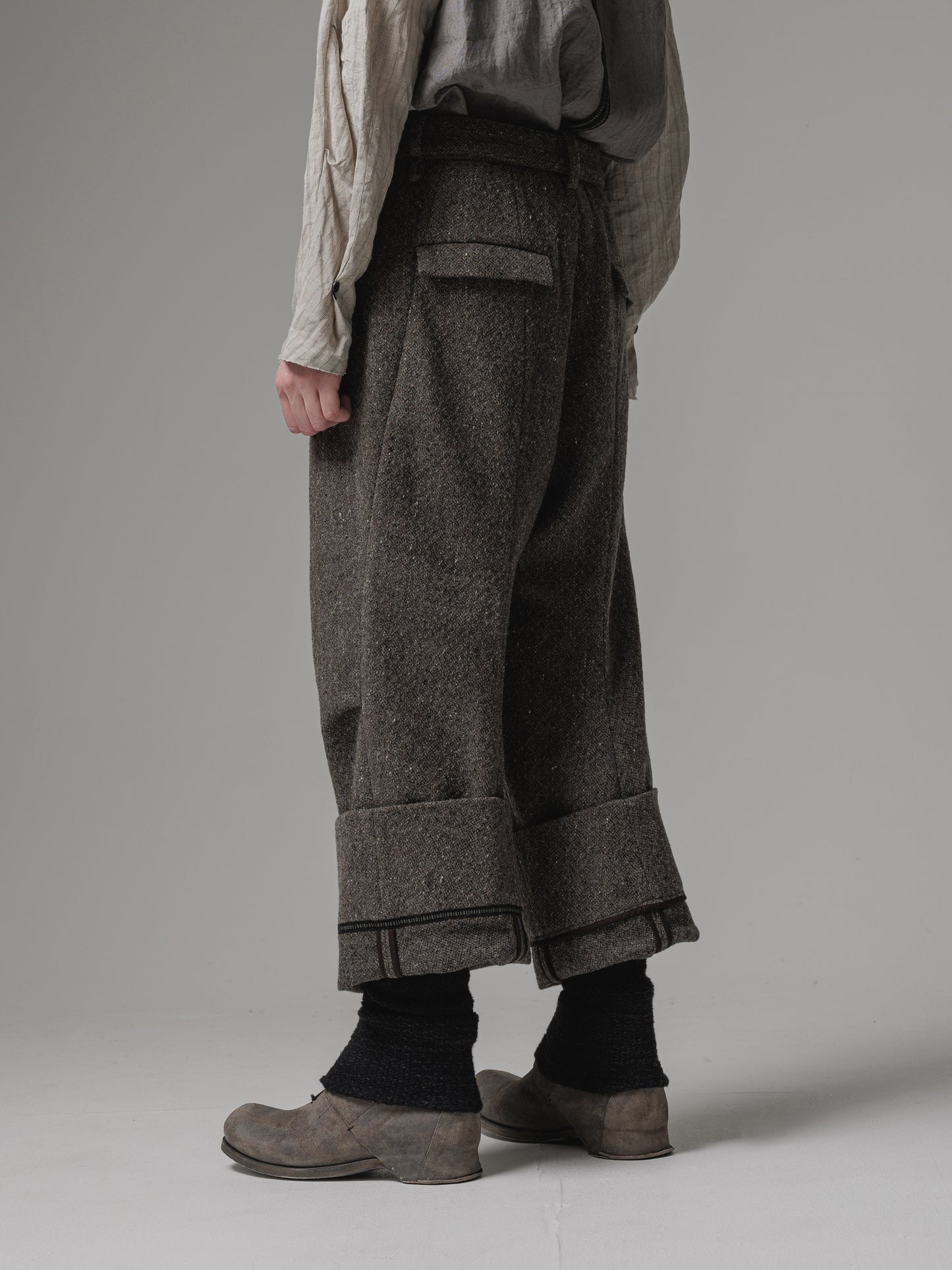 
                  
                    [ISO] shetland wool wide trousers
                  
                