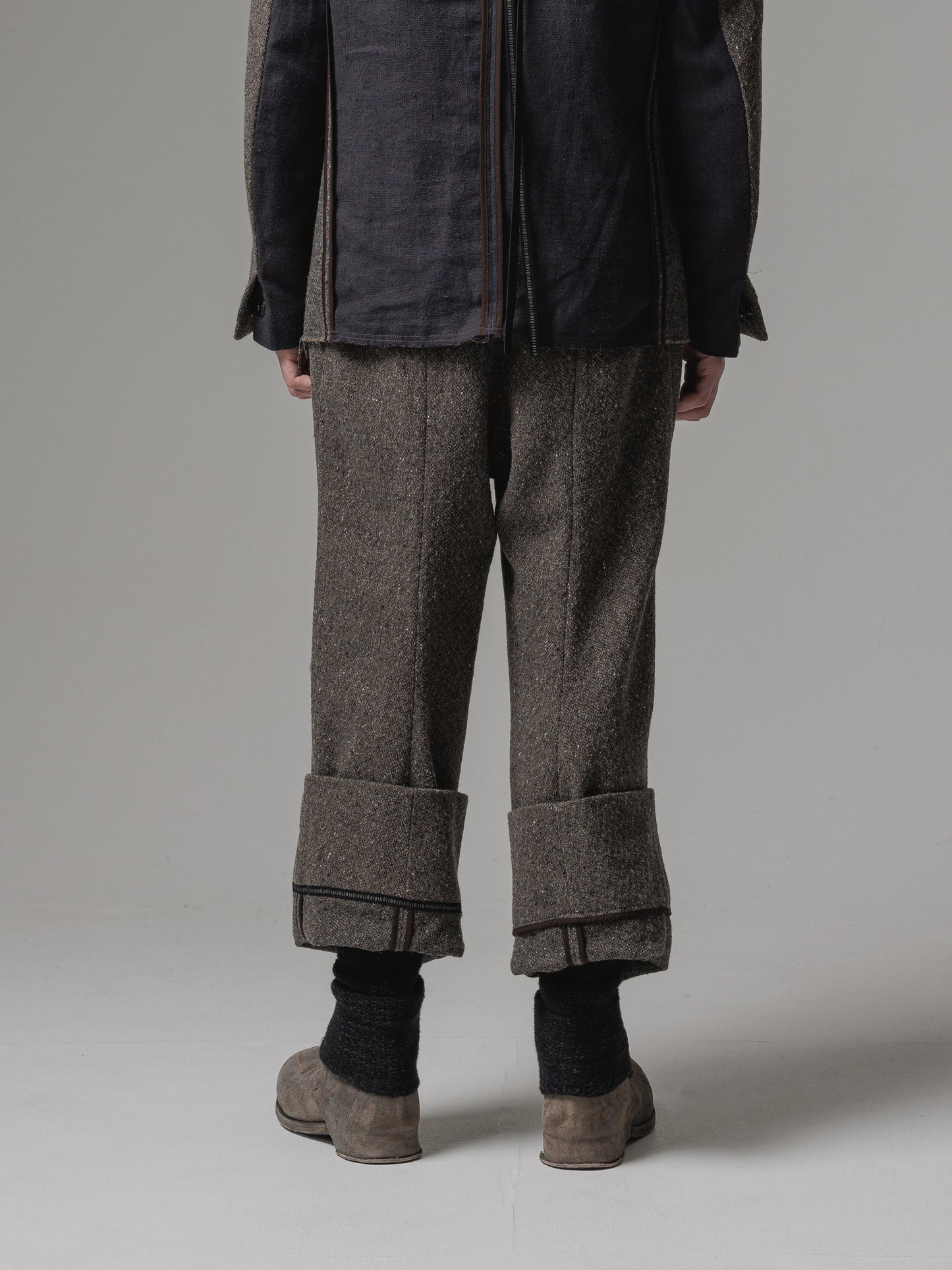 
                  
                    [ISO] shetland wool wide trousers
                  
                