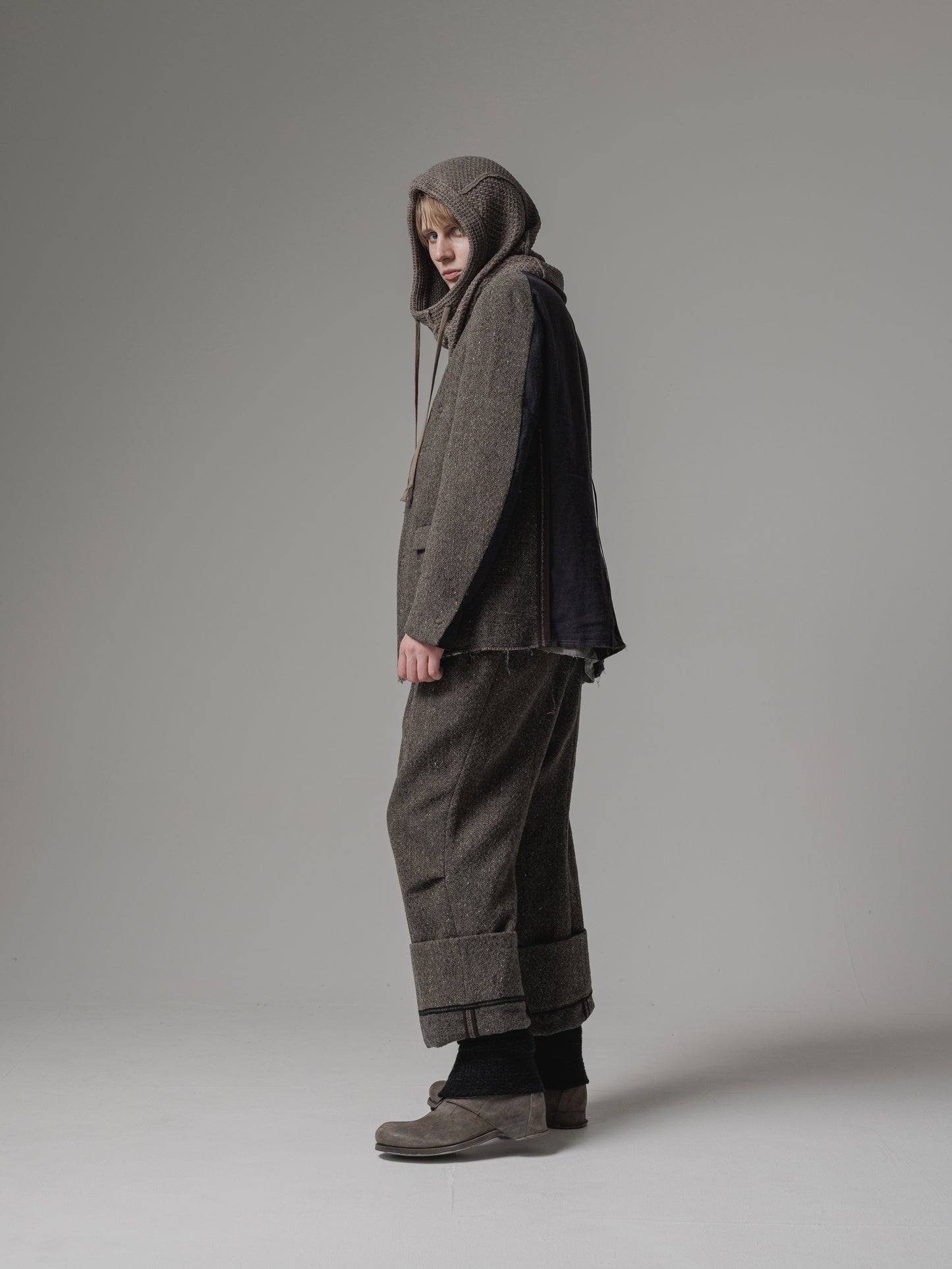 
                  
                    [ISO] shetland wool wide trousers
                  
                
