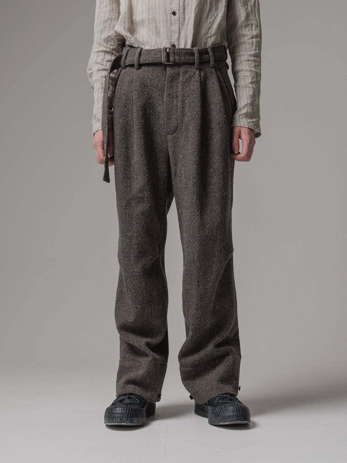 
                  
                    [ISO] shetland wool wide trousers
                  
                