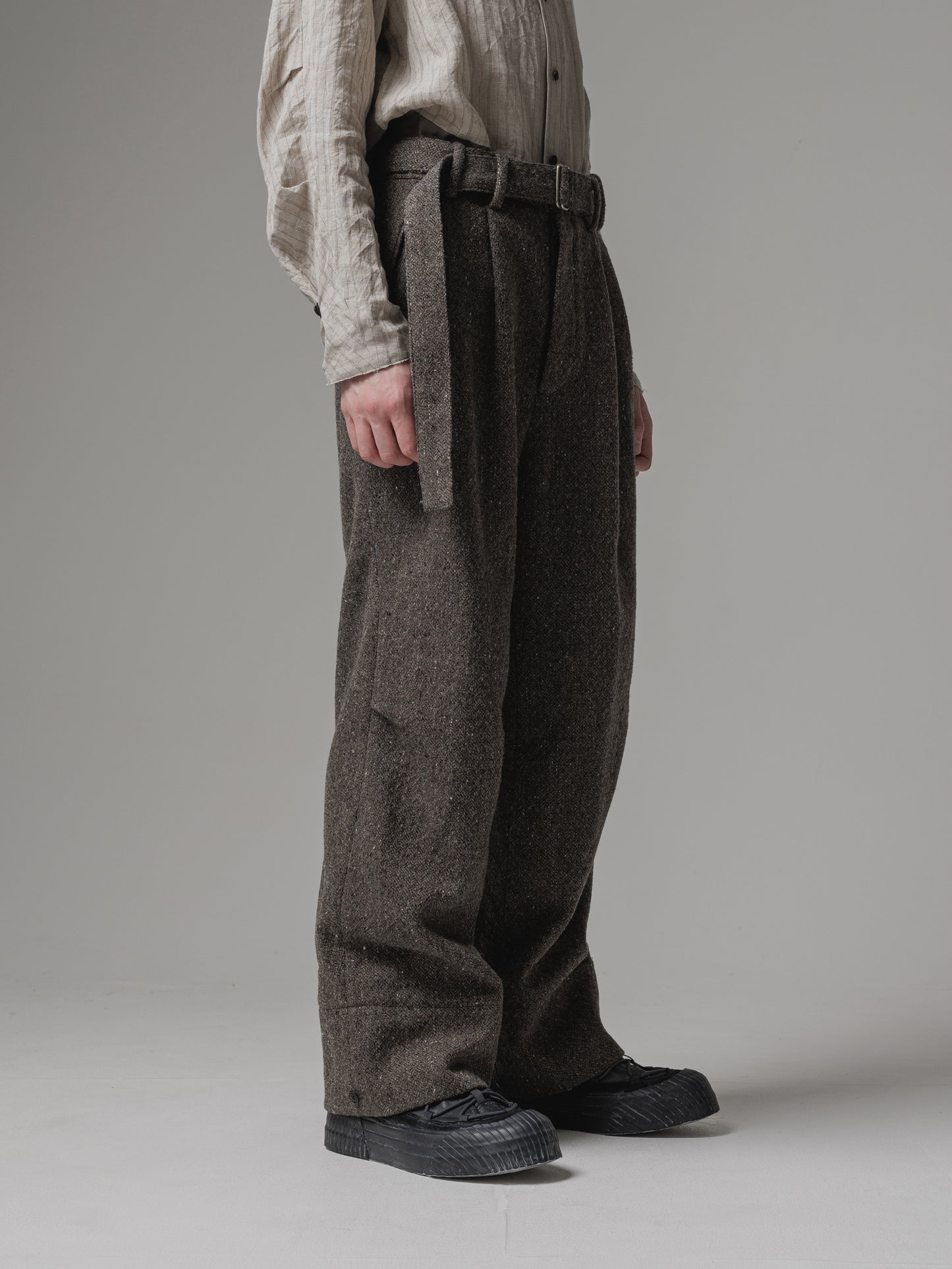 
                  
                    [ISO] shetland wool wide trousers
                  
                